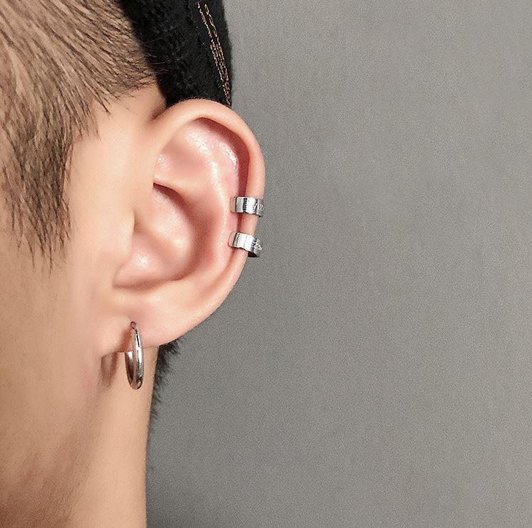 ESSENTIALS EAR CLIP Product Image