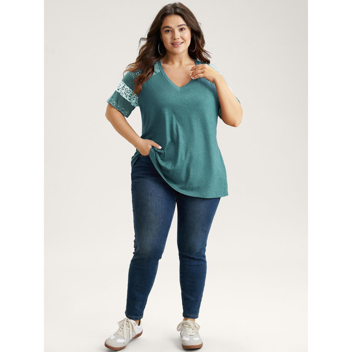 Plus Size Ditsy Floral Colorblock Contrast Raglan Sleeve T-shirt Teal Women Casual Contrast Ditsy Floral V-neck Everyday T-shirts BloomChic 14-16/1X Product Image