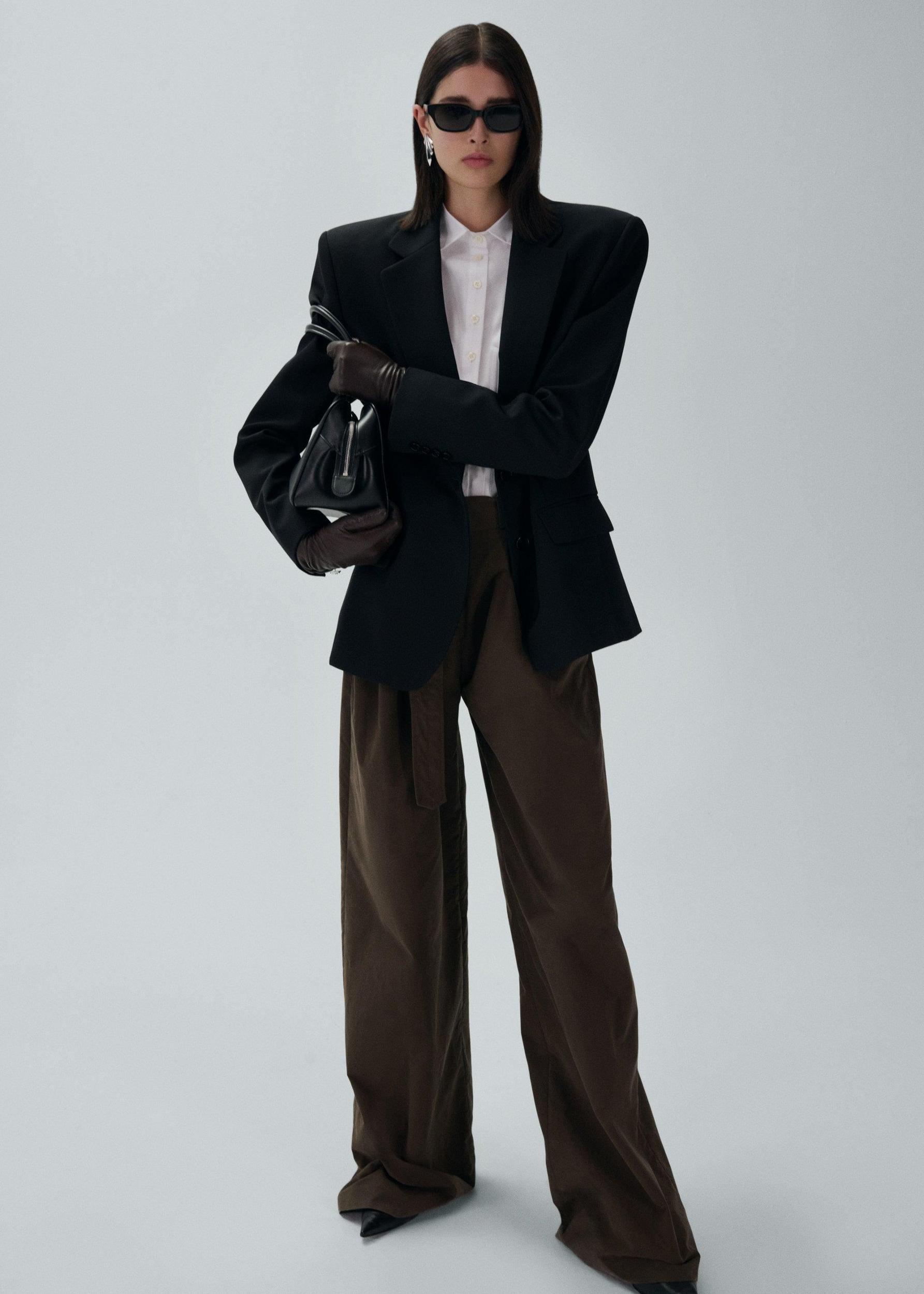 Boxy oversized blazer in black Product Image
