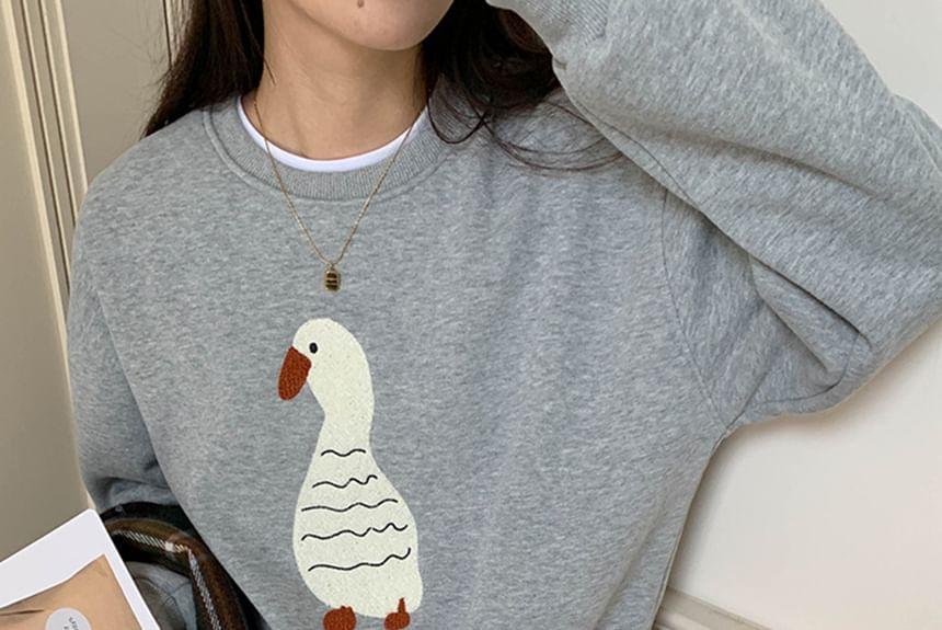 Round Neck Duck Patterned Fleece-Lined Sweatshirt Product Image