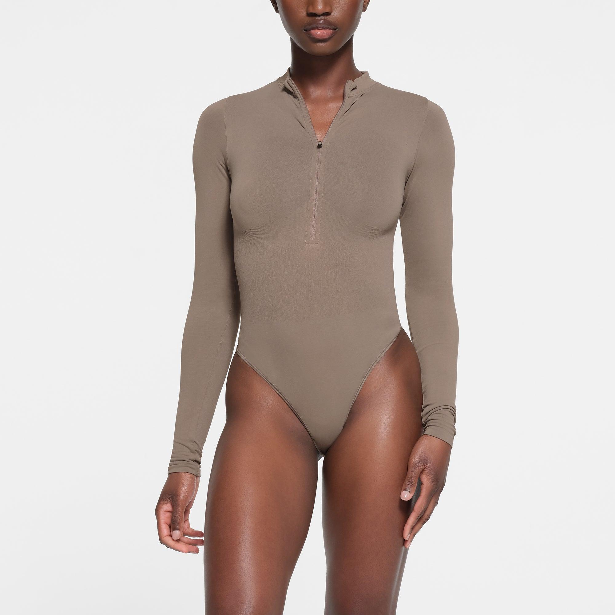 CONTOUR NYLON LEGGING | TRUFFLE Product Image