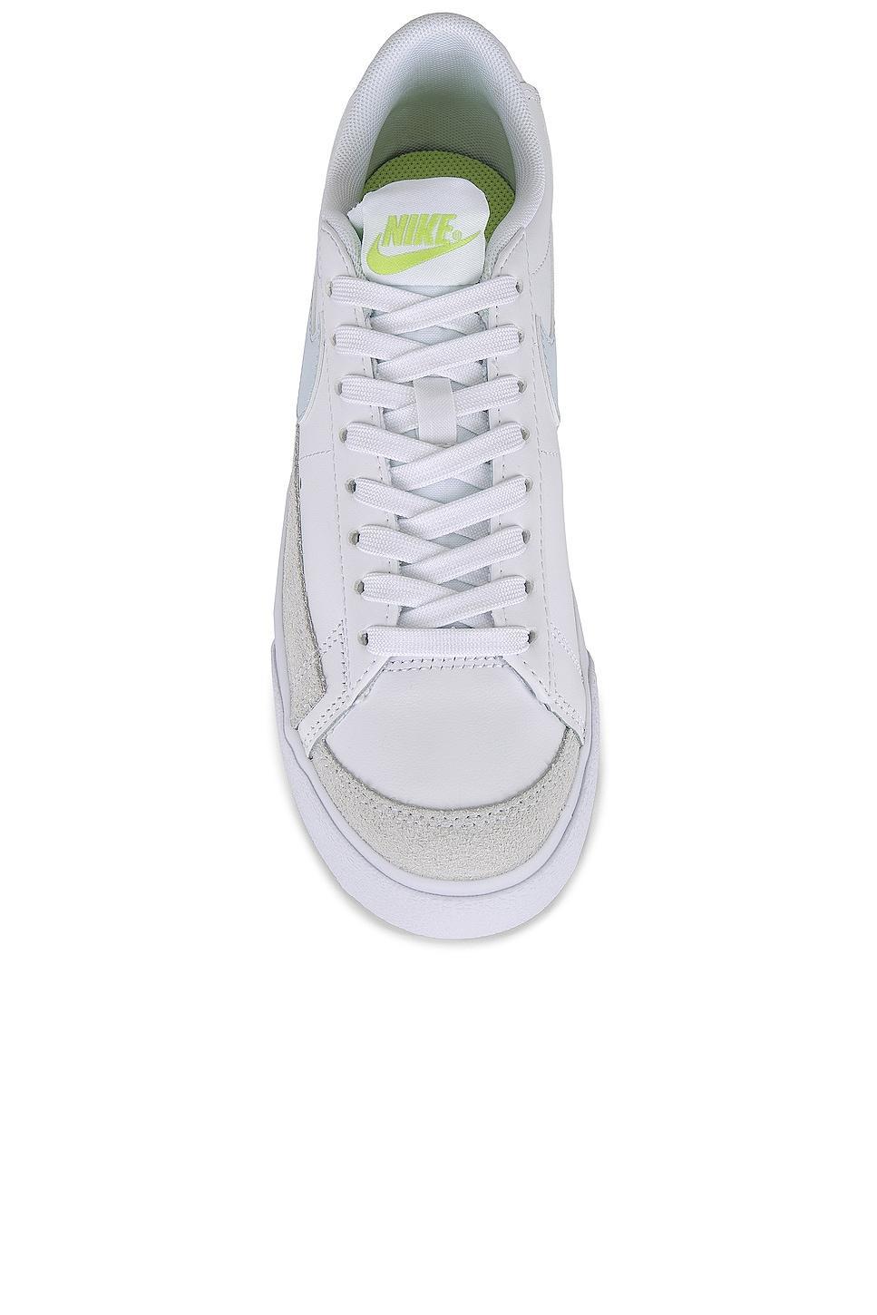 Blazer Low Platform Sneaker Nike Product Image