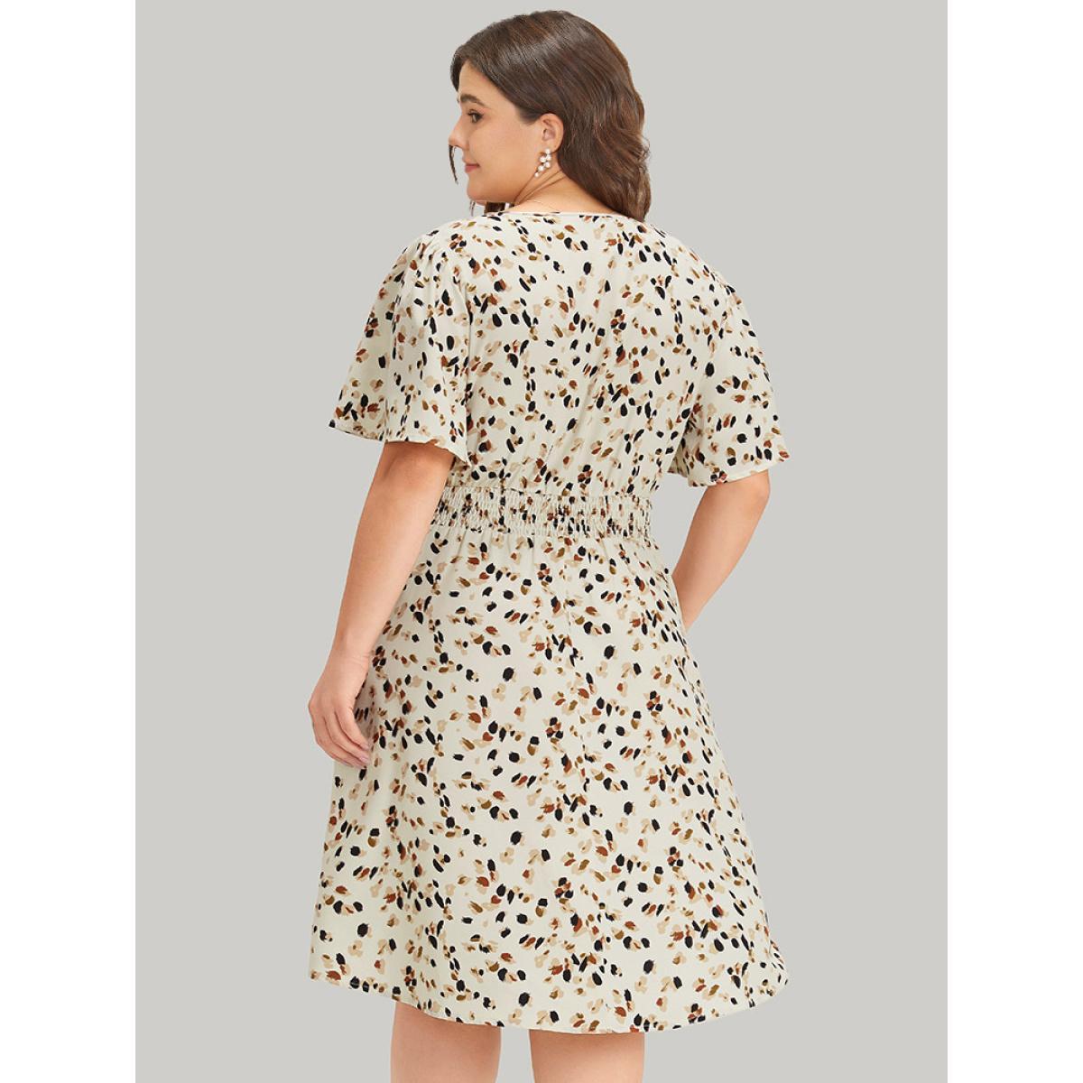 Plus Size Allover Print Shirred Pocket V Neck Dress Apricot Women Office Printed V-neck Short sleeve Curvy Knee Dress BloomChic 30/6X Product Image