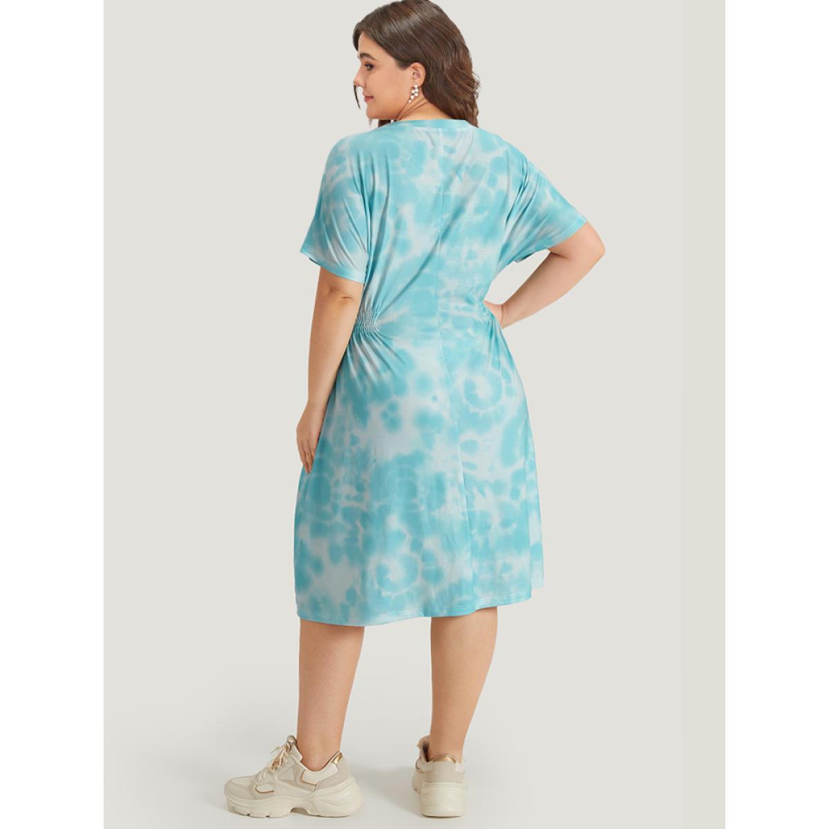 Plus Size Tie Dye Heart Print Shirred Batwing Sleeve Dress Multicolor Women Casual Tie Dye Round Neck Short sleeve Curvy Midi Dress BloomChic 12/L Product Image