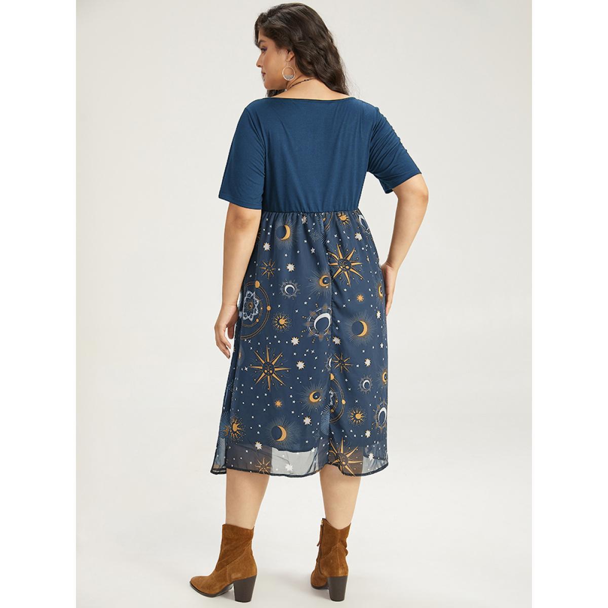 Plus Size Halloween Moon & Star Print Ruched Patchwork Dress DarkGreen Women Elegant Gathered Square Neck Short sleeve Curvy Midi Dress BloomChic 28/5X Product Image