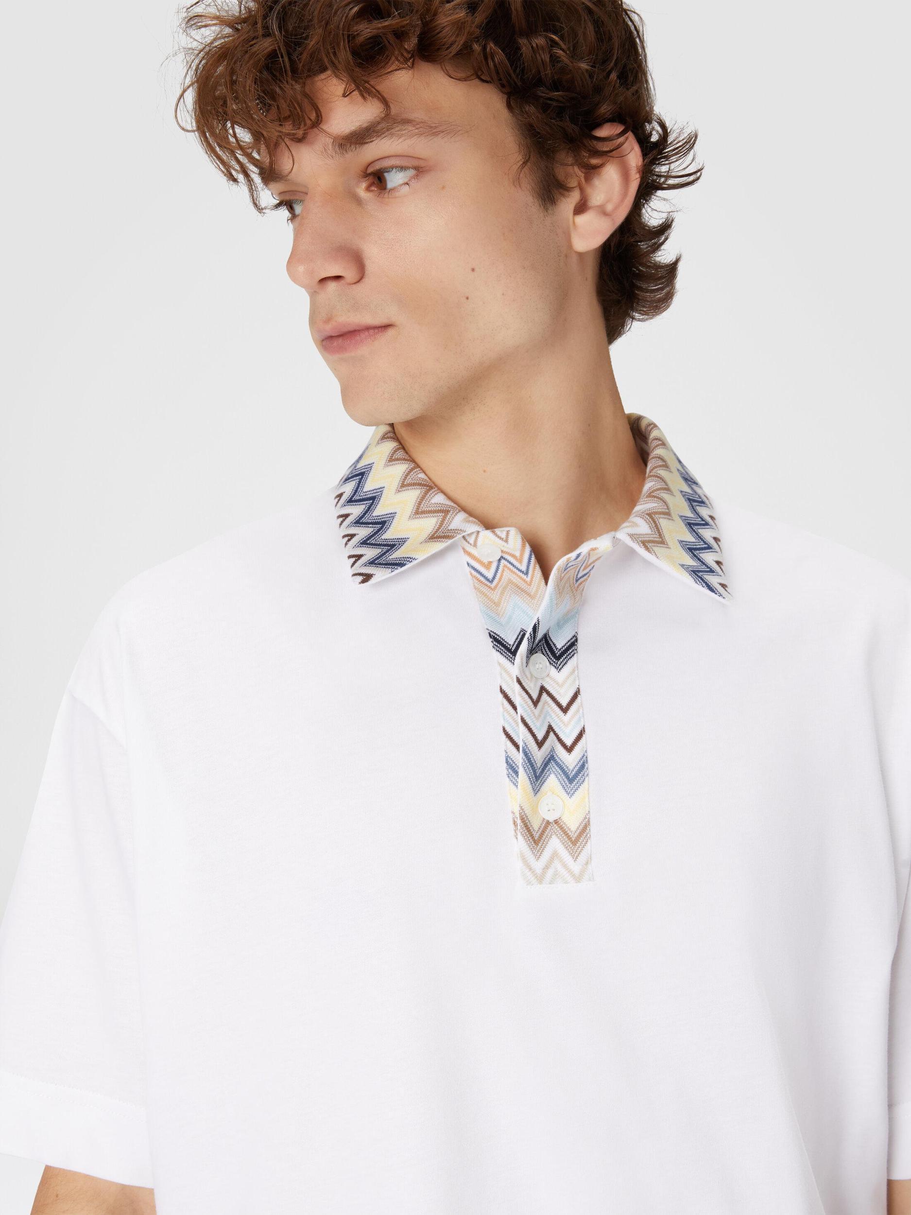 Cotton jersey polo shirt with chevron knit inserts Product Image