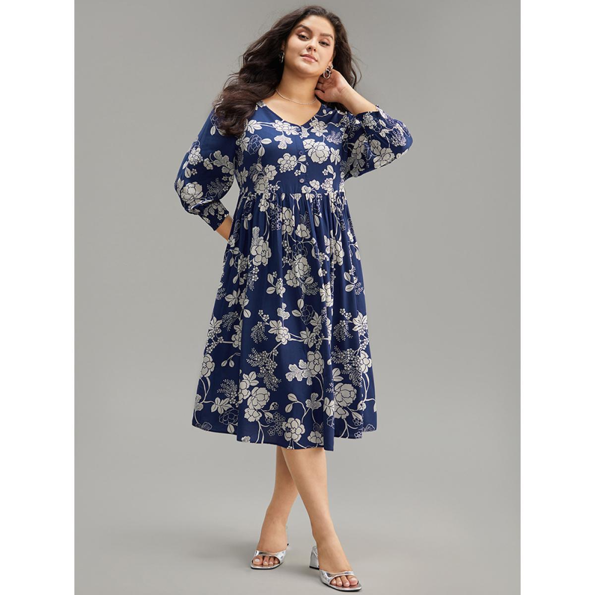 Plus Size Supersoft Essentials Silhouette Floral Print Pocket Dress Navy Women Resort Gathered V-neck Elbow-length sleeve Curvy Midi Dress BloomChic 18-20/2X Product Image