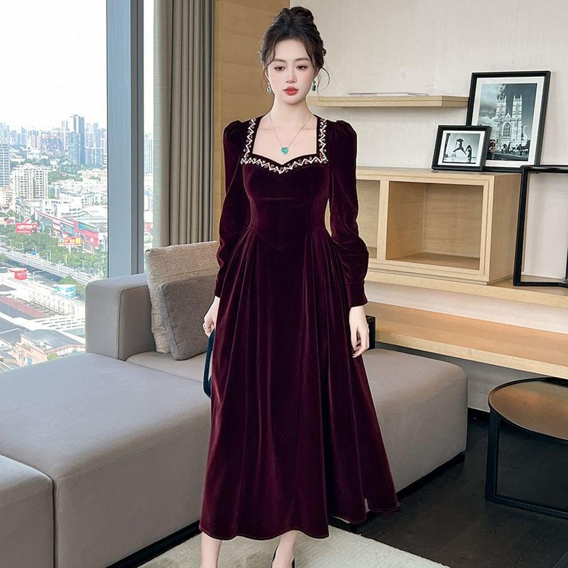 Long-Sleeve Contrast Trim Velvet Midi A-Line Dress Product Image