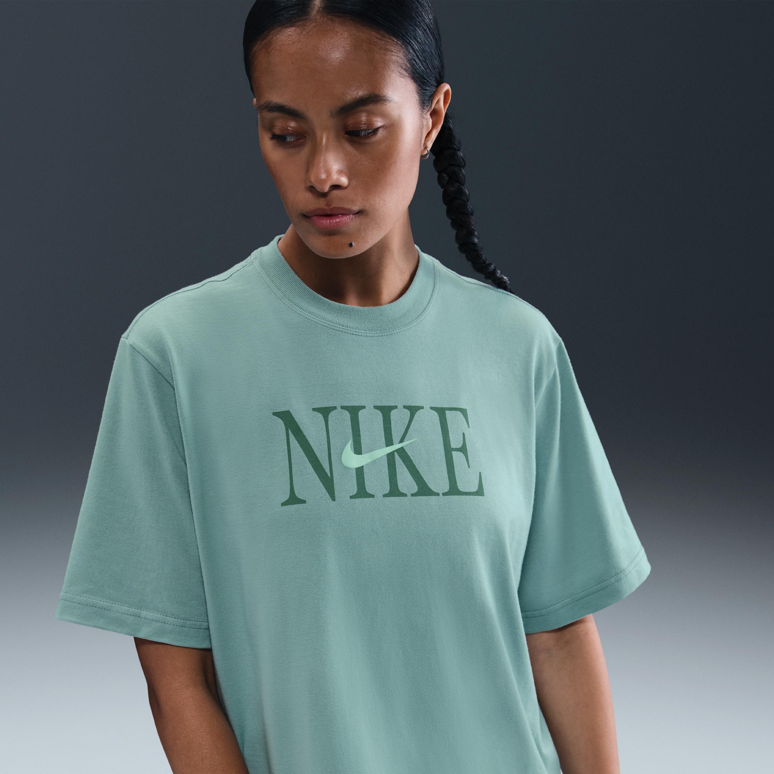 Nike Sportswear Essential Women's Boxy Graphic T-Shirt Product Image