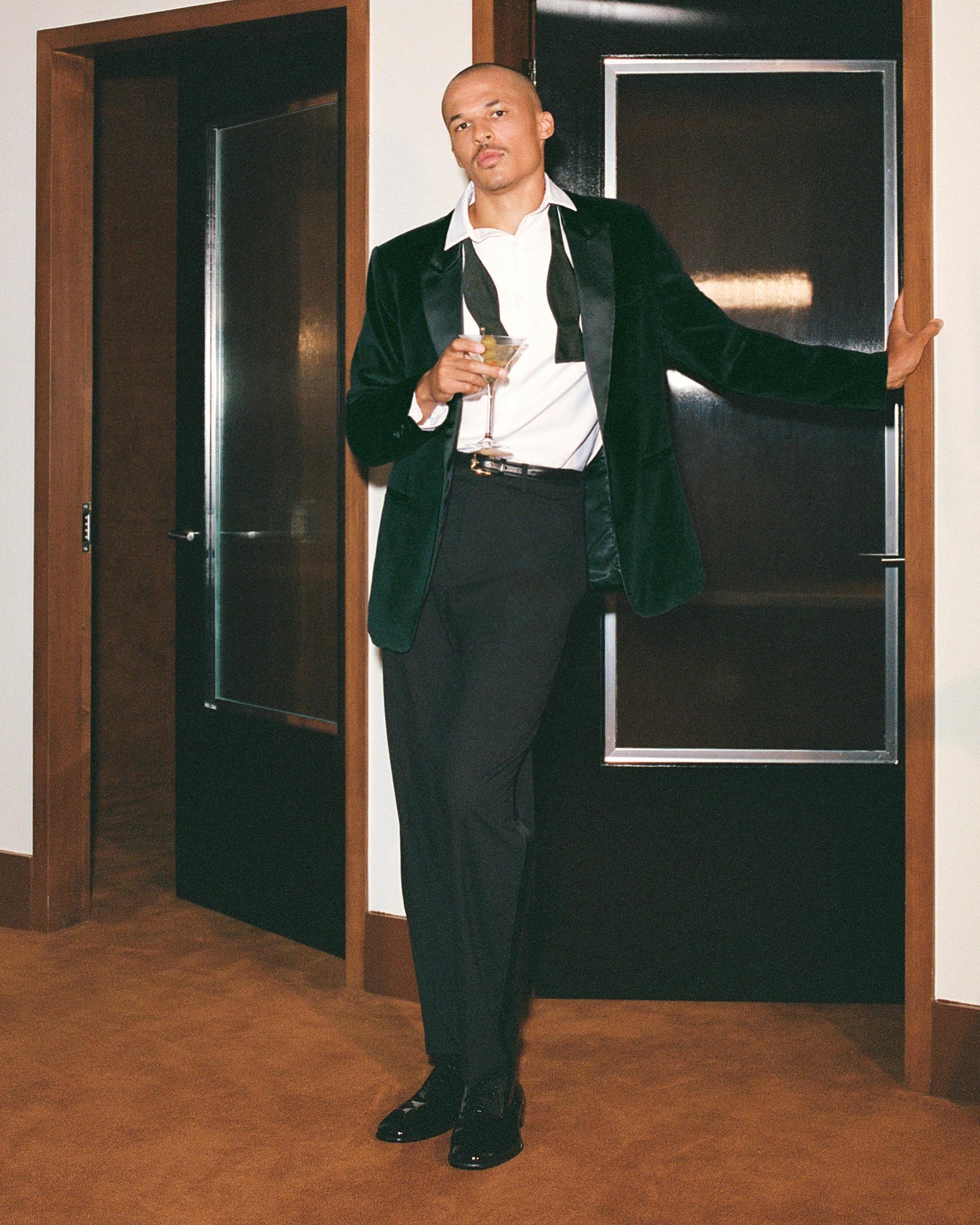The A&F Collins Tailored Classic Velvet Blazer Product Image