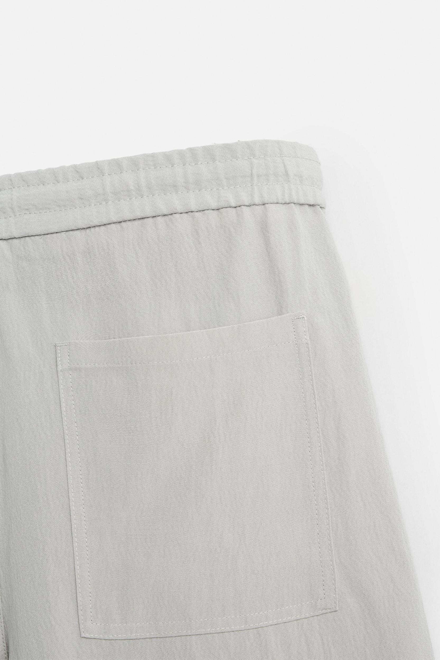 FLOWY WIDE FIT SHORTS Product Image