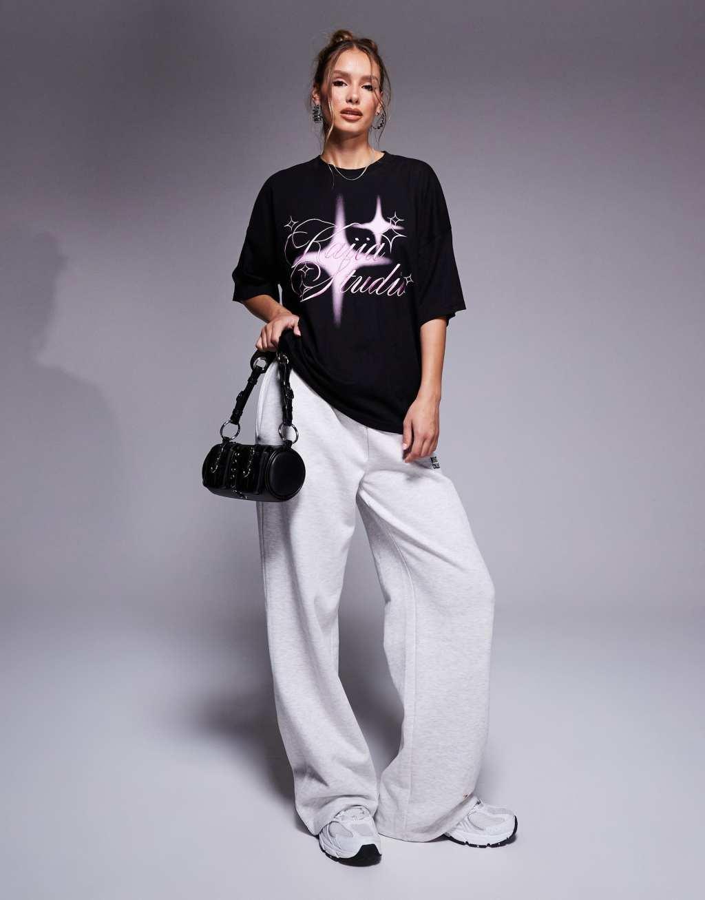 Kaiia Studio embroidered star graphic t-shirt in black and pink  Product Image