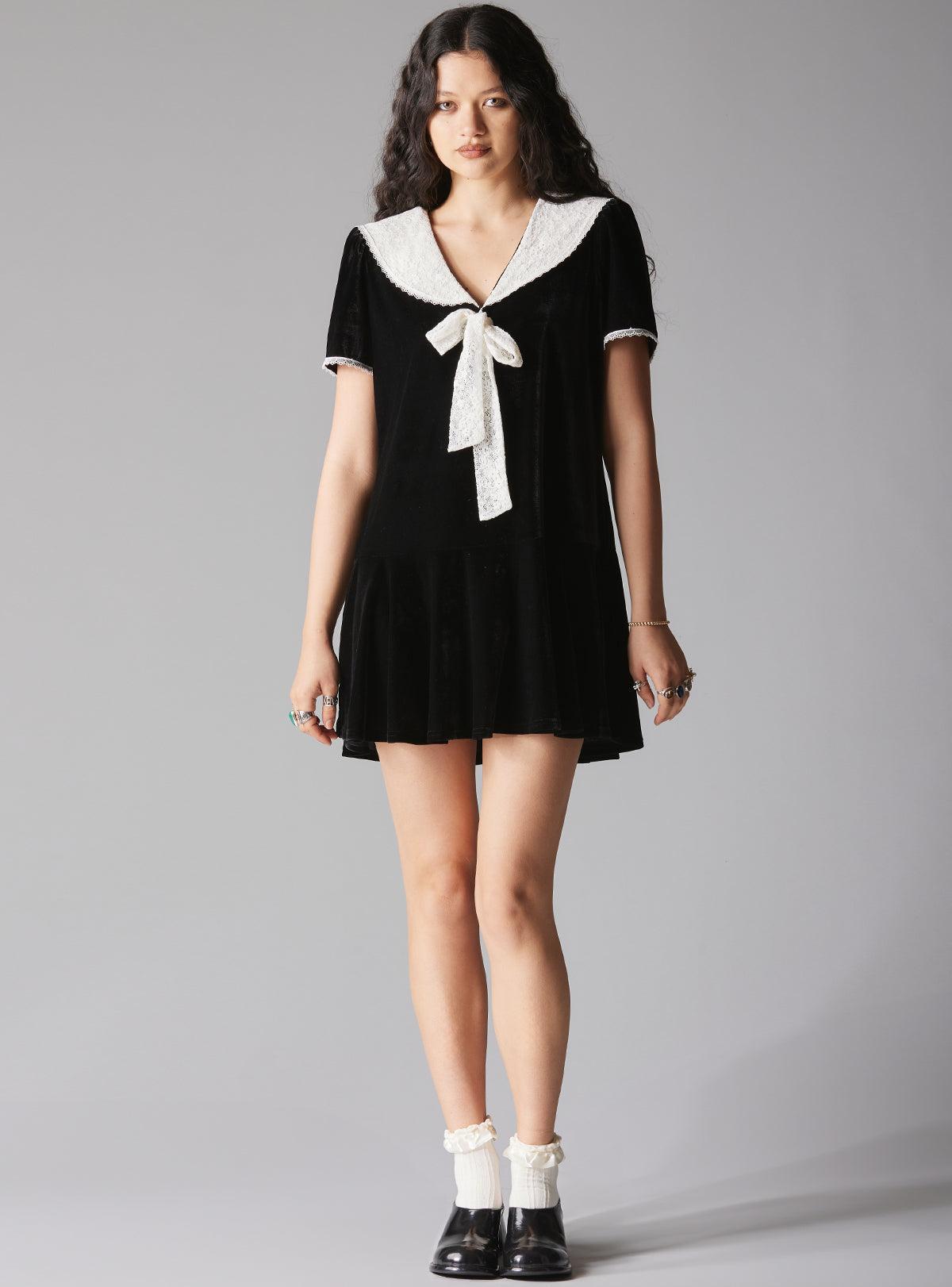 Helm Dress Female Product Image
