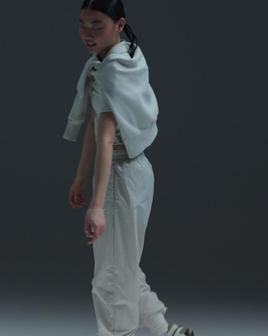 Women's Nike Sportswear Essential Mid-Rise Oversized Woven Jogger Pants Product Image