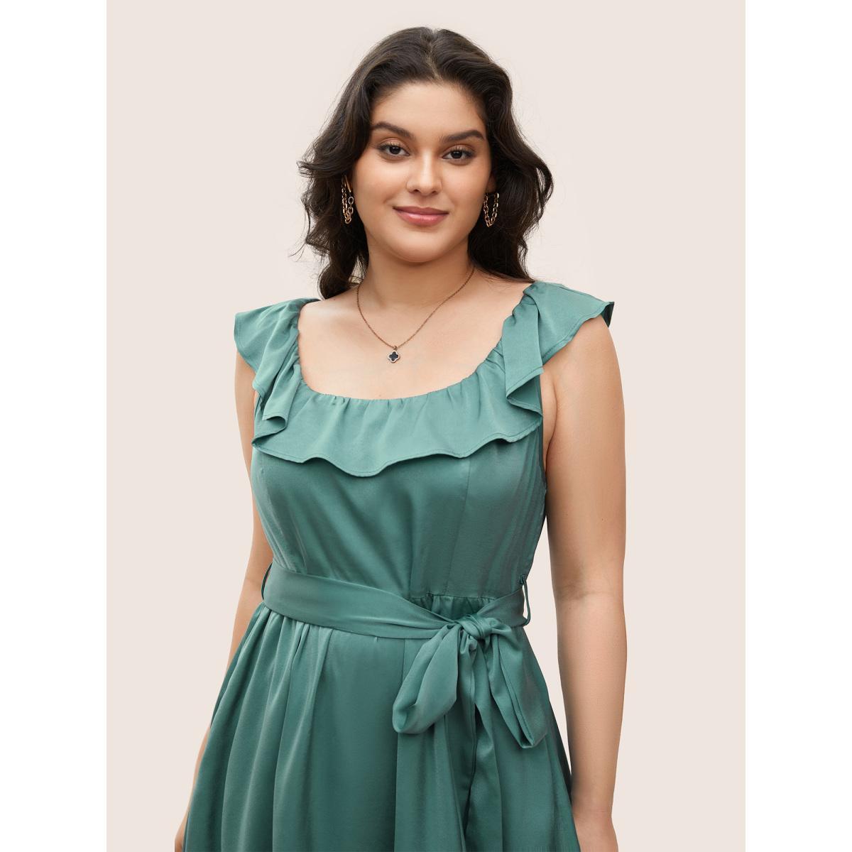 Plus Size Square Neck Plain Ruffles Gathered Belted Dress Emerald Women Elegant Gathered Square Neck Sleeveless Curvy Midi Dress BloomChic 26/4X Product Image