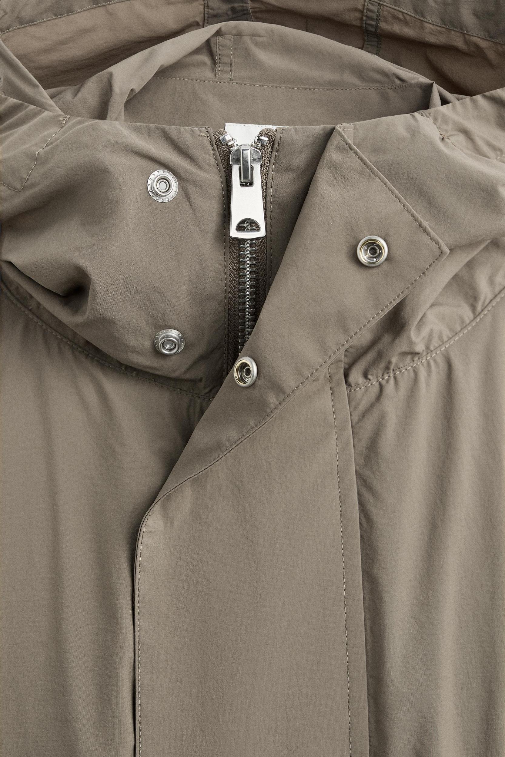 LIGHTWEIGHT TECHNICAL PARKA Product Image