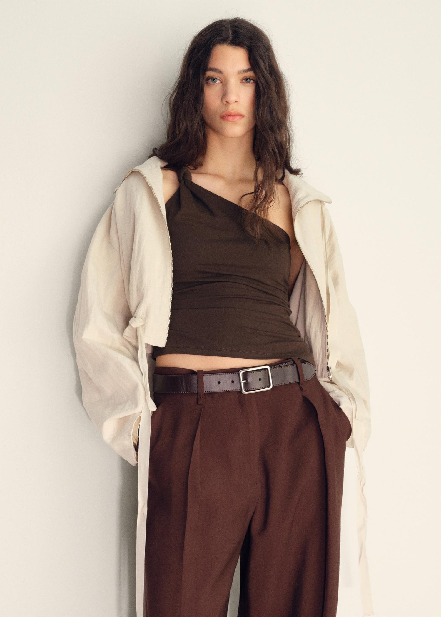 Asymmetrical top with knot detail - Women | MANGO USA Product Image