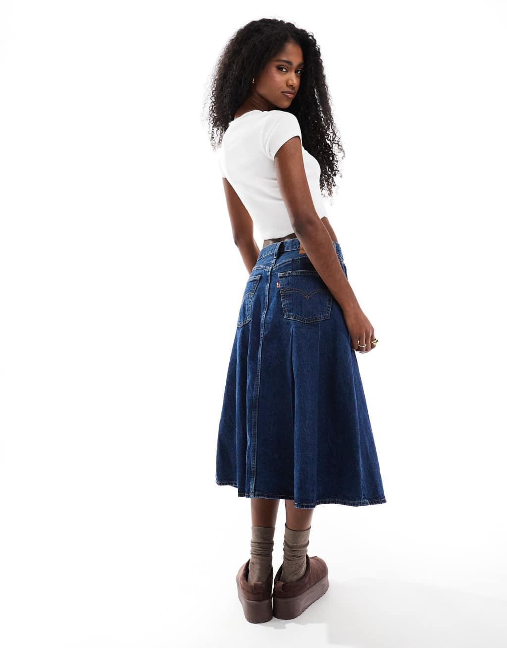 Levi's pleated denim midi skirt in dark wash blue Product Image