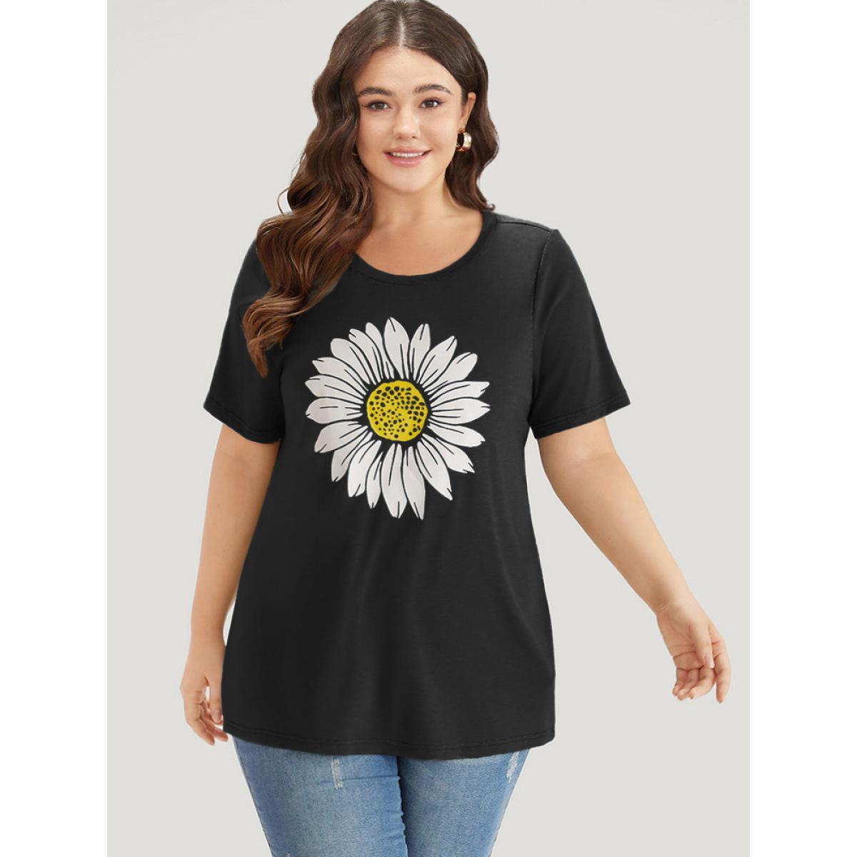 Plus Size Floral Print Round Neck T-shirt Black Women Casual Printed Natural Flowers Dailywear T-shirts BloomChic 10/M Product Image