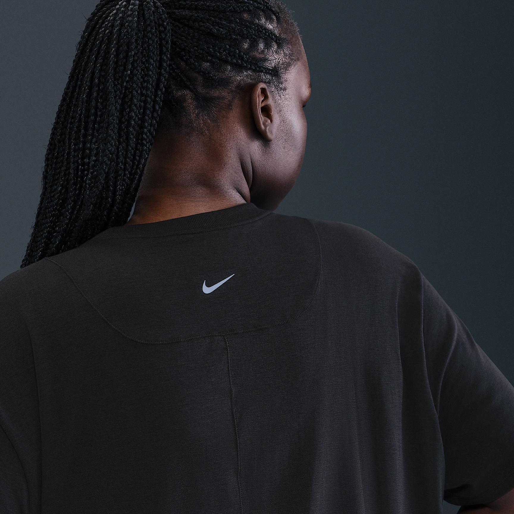 Nike Women's One Relaxed Dri-FIT Cropped Short-Sleeve Top (Plus Size) Product Image
