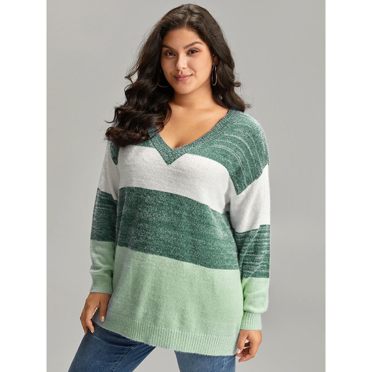 Plus Size Colorblock Contrast V Neck Pullover DarkGreen Women Casual Long Sleeve V-neck Dailywear Pullovers BloomChic 26/4X Product Image