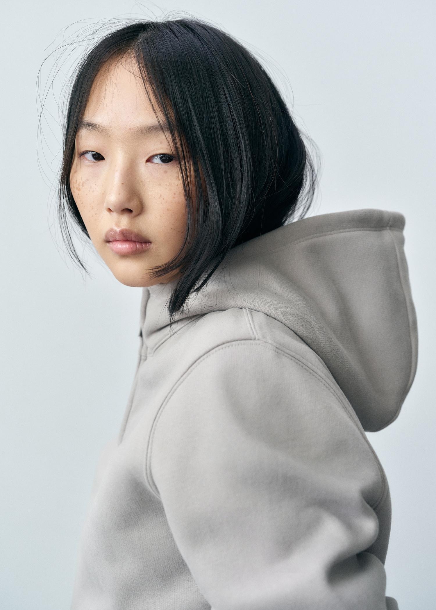 Cropped sweatshirt hoodie - Women | MANGO USA Product Image