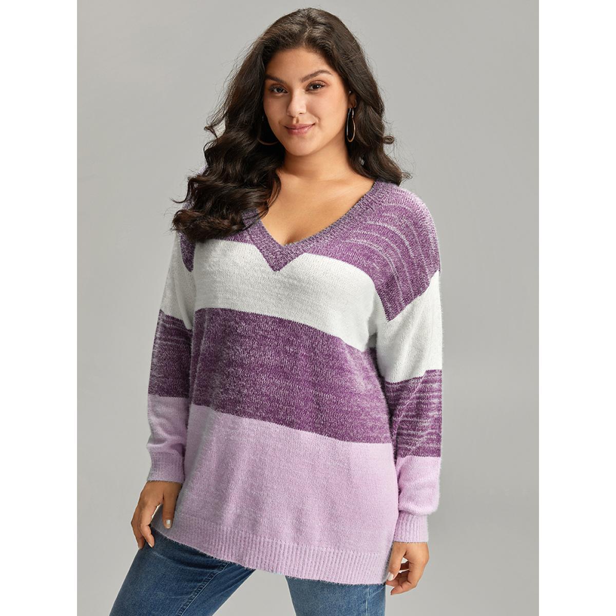 Plus Size Colorblock Contrast V Neck Pullover DarkGreen Women Casual Long Sleeve V-neck Dailywear Pullovers BloomChic 26/4X Product Image
