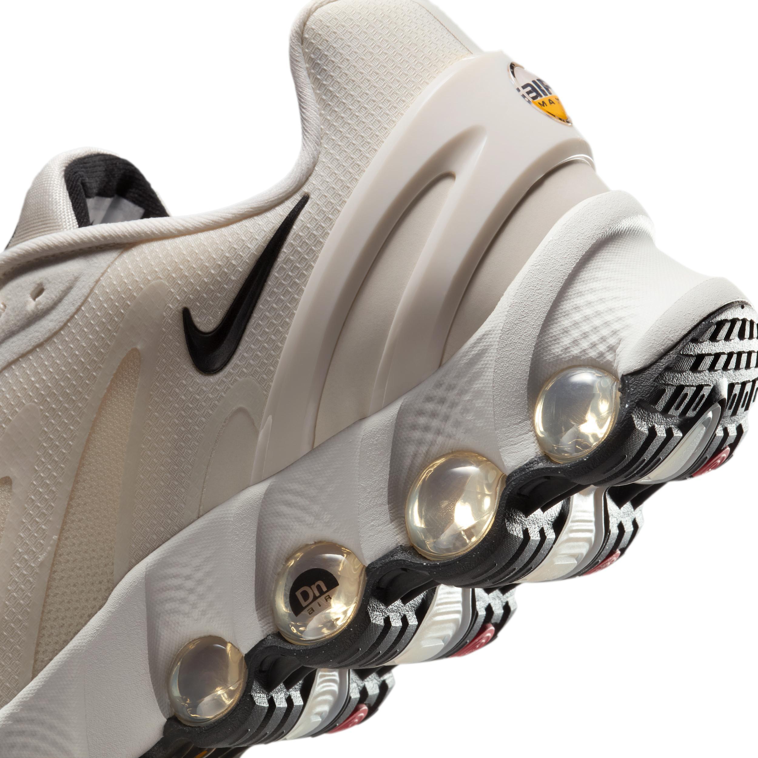 Nike Men's Air Max Dn8 Shoes Product Image