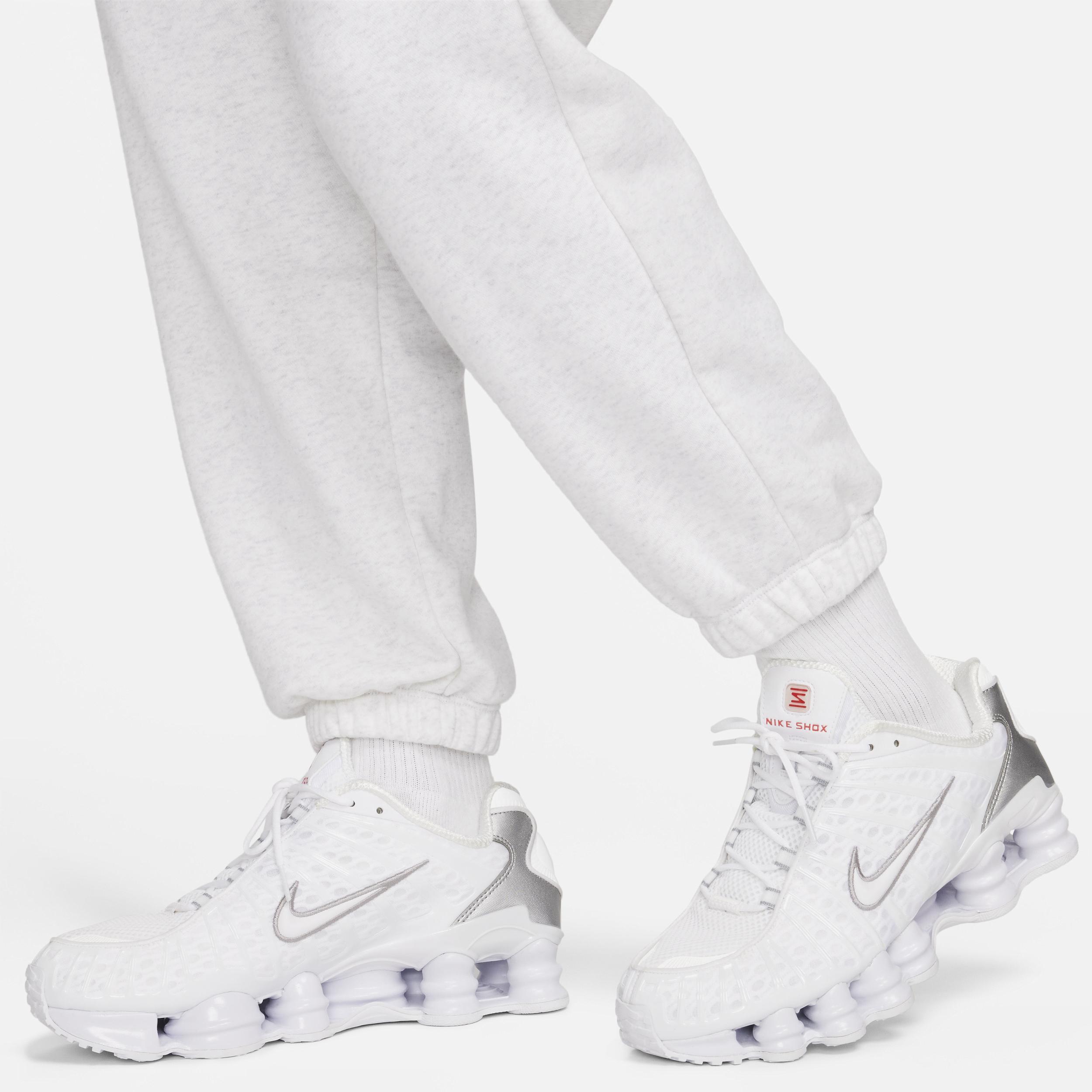 Nike Sportswear Club Fleece Women's Oversized Mid-Rise Sweatpants Product Image
