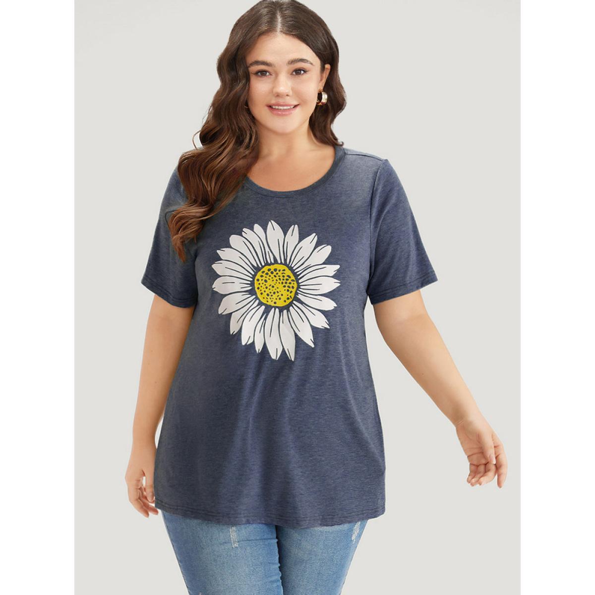 Plus Size Floral Print Round Neck T-shirt DarkBlue Women Casual Printed Natural Flowers Dailywear T-shirts BloomChic 10/M Product Image