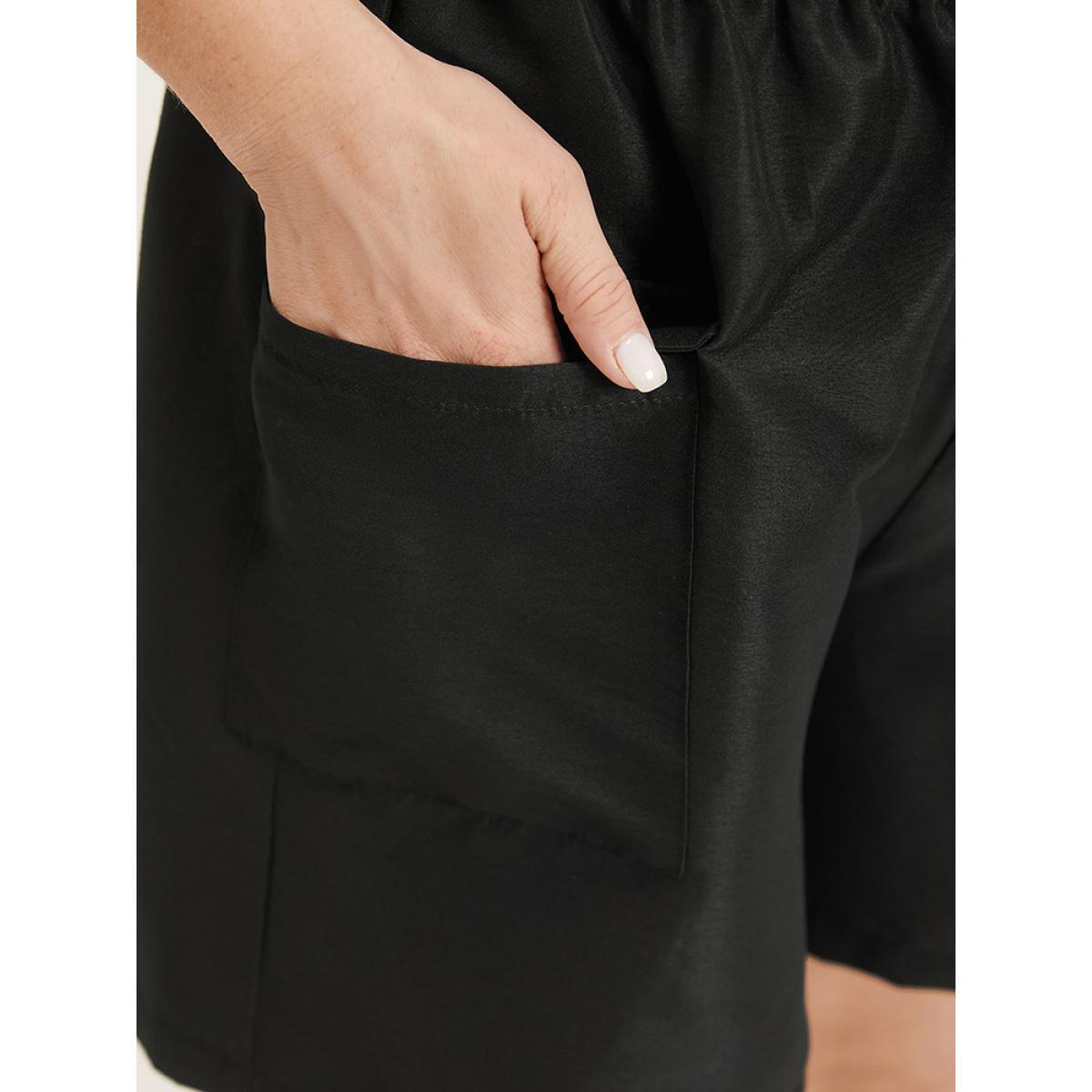 Plus Size Plain Flap Pocket Drawstring Shorts Women Black Casual Plain Dailywear Shorts BloomChic 28/5X Product Image
