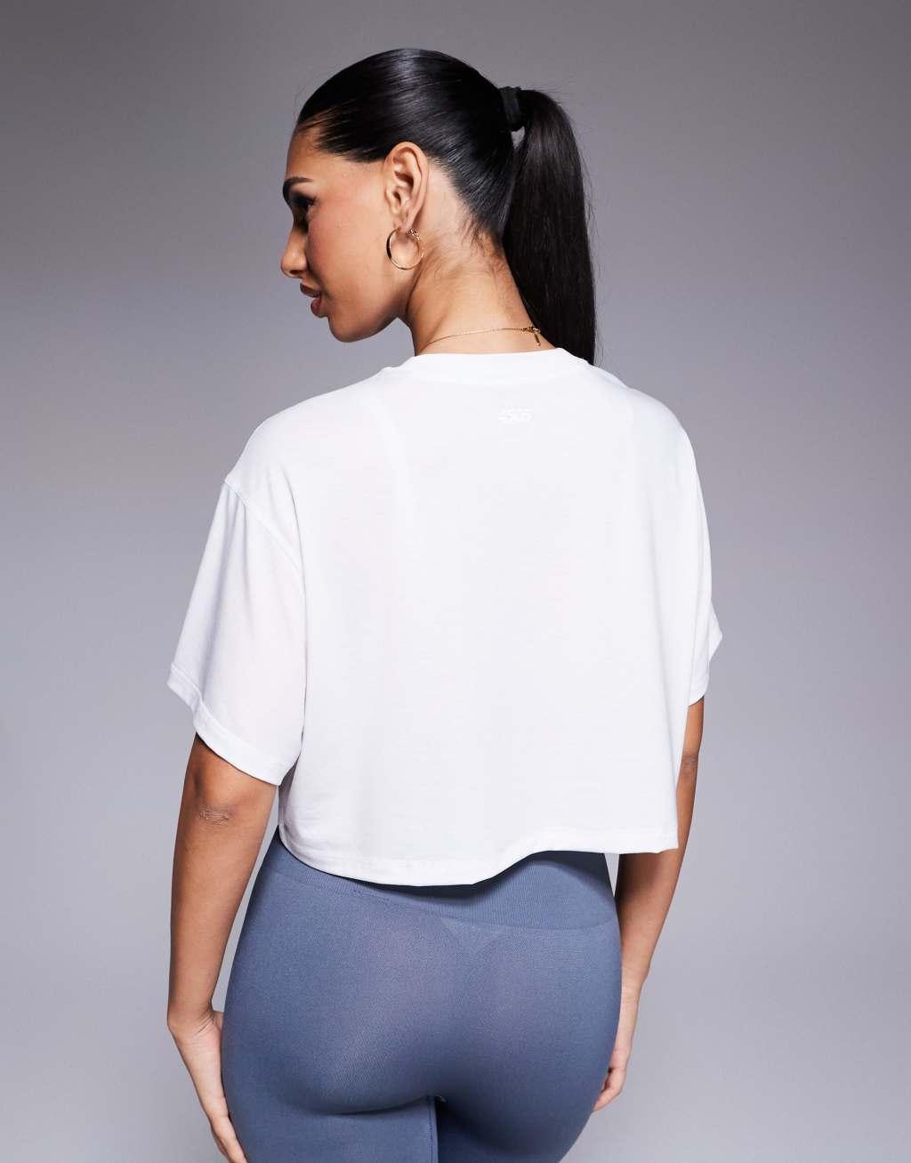 4505 Icon quick dry performance cropped boxy t-shirt in white  Product Image