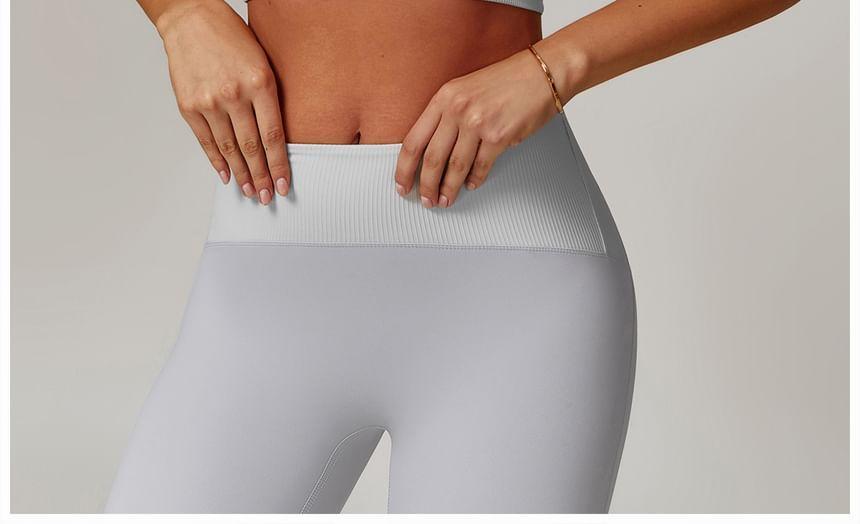 Crew Neck Plain Sports Bra Product Image