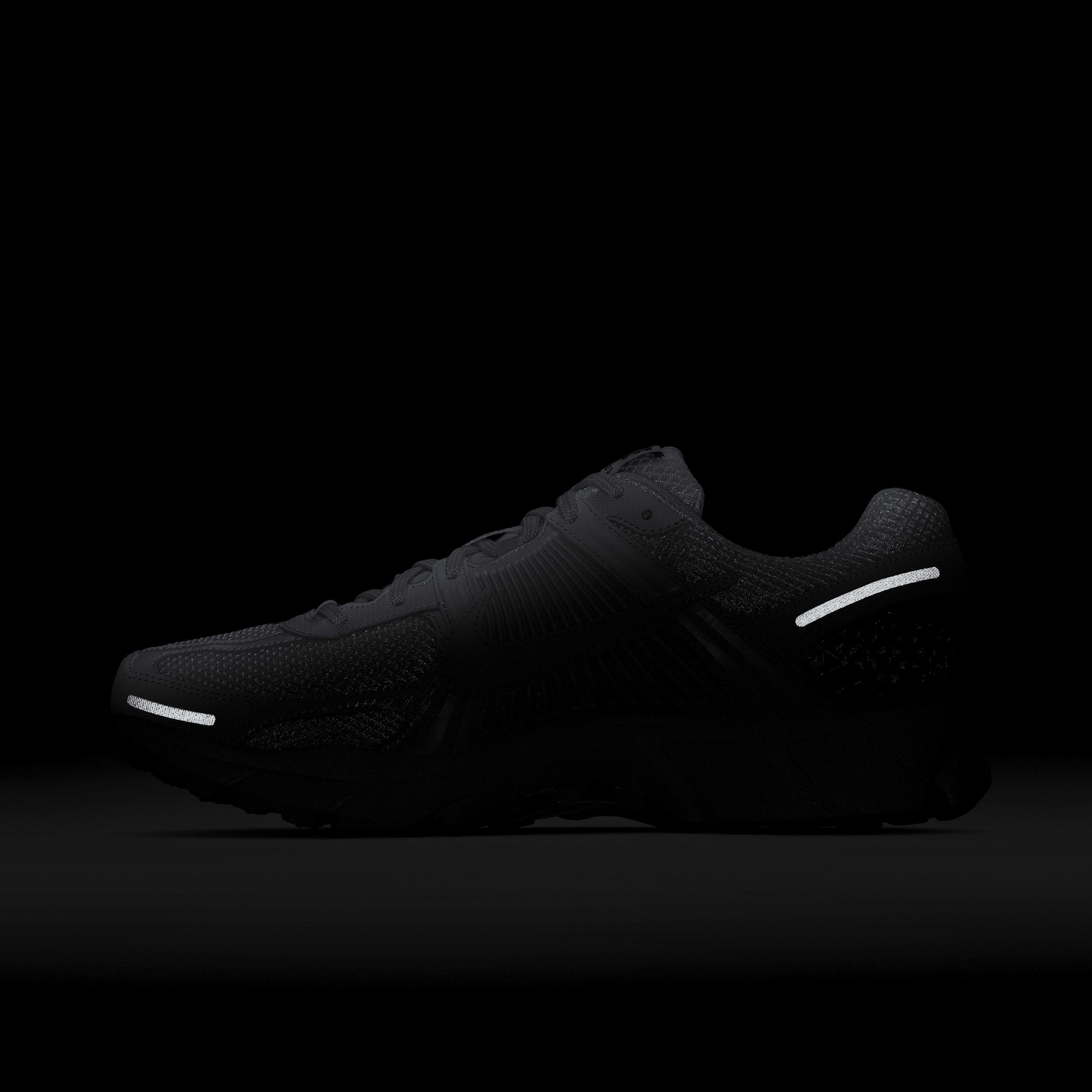 Nike Men's Zoom Vomero 5 Shoes Product Image