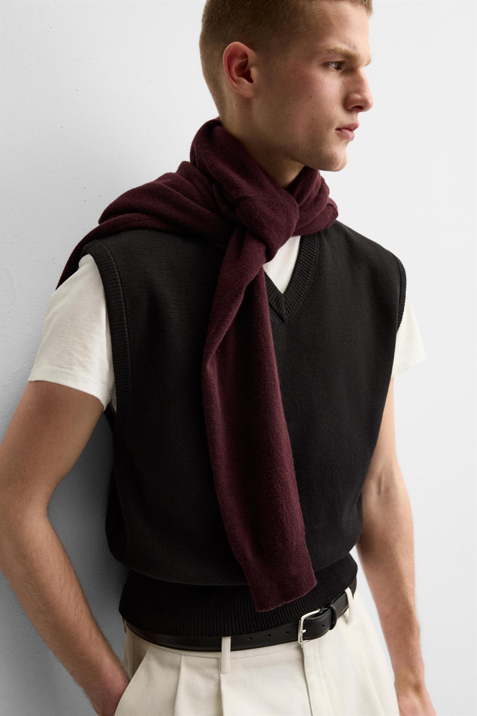 CROPPED FIT KNIT VEST Product Image