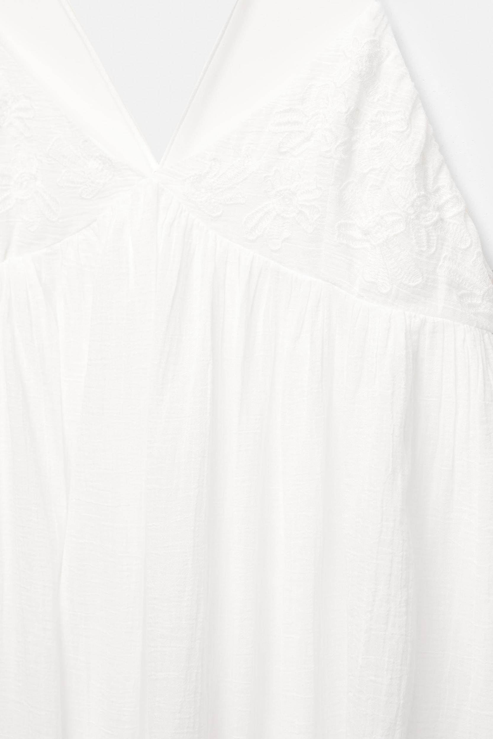 Short white embroidered dress Product Image