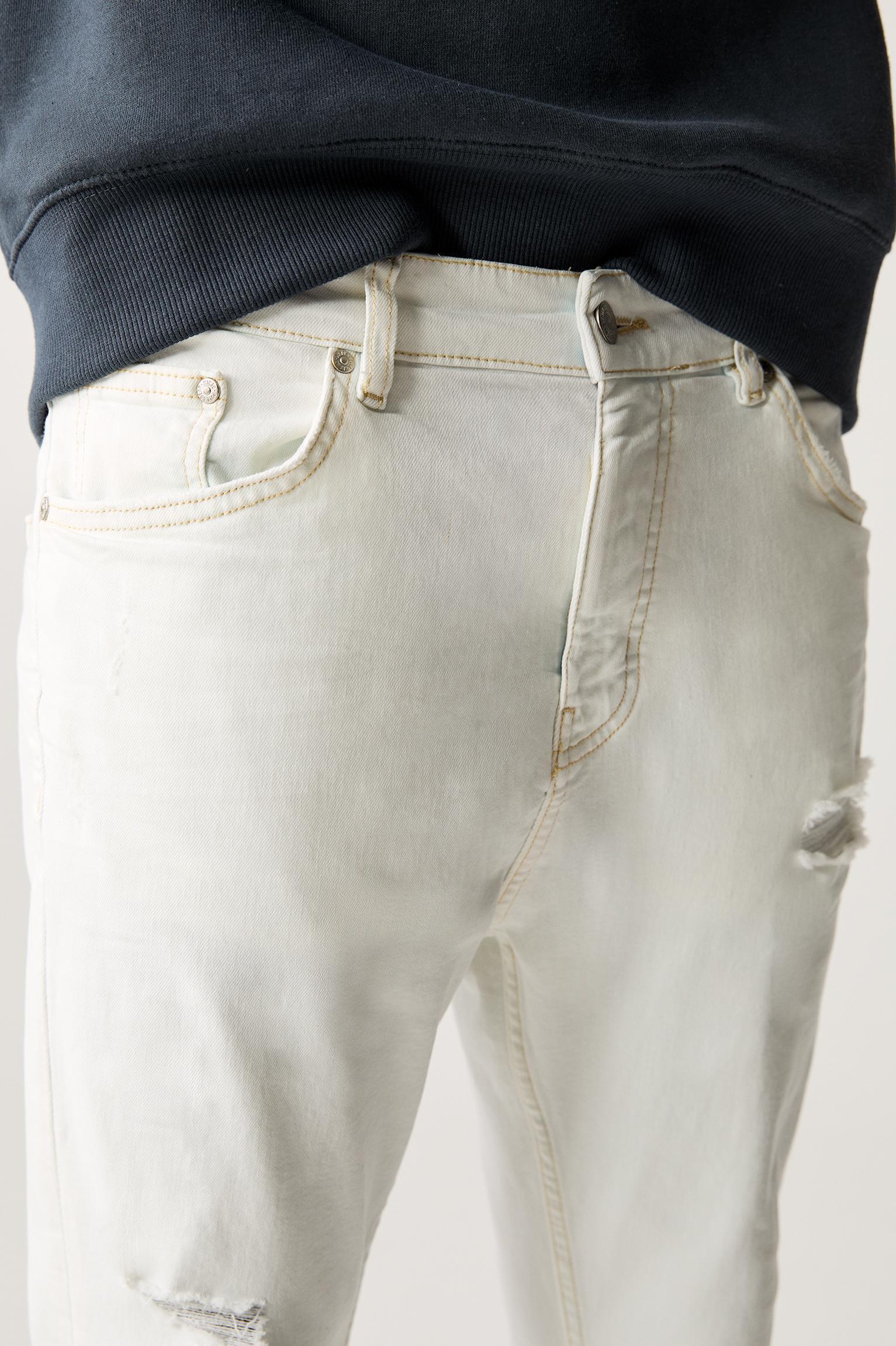 Ripped carrot fit jeans Product Image