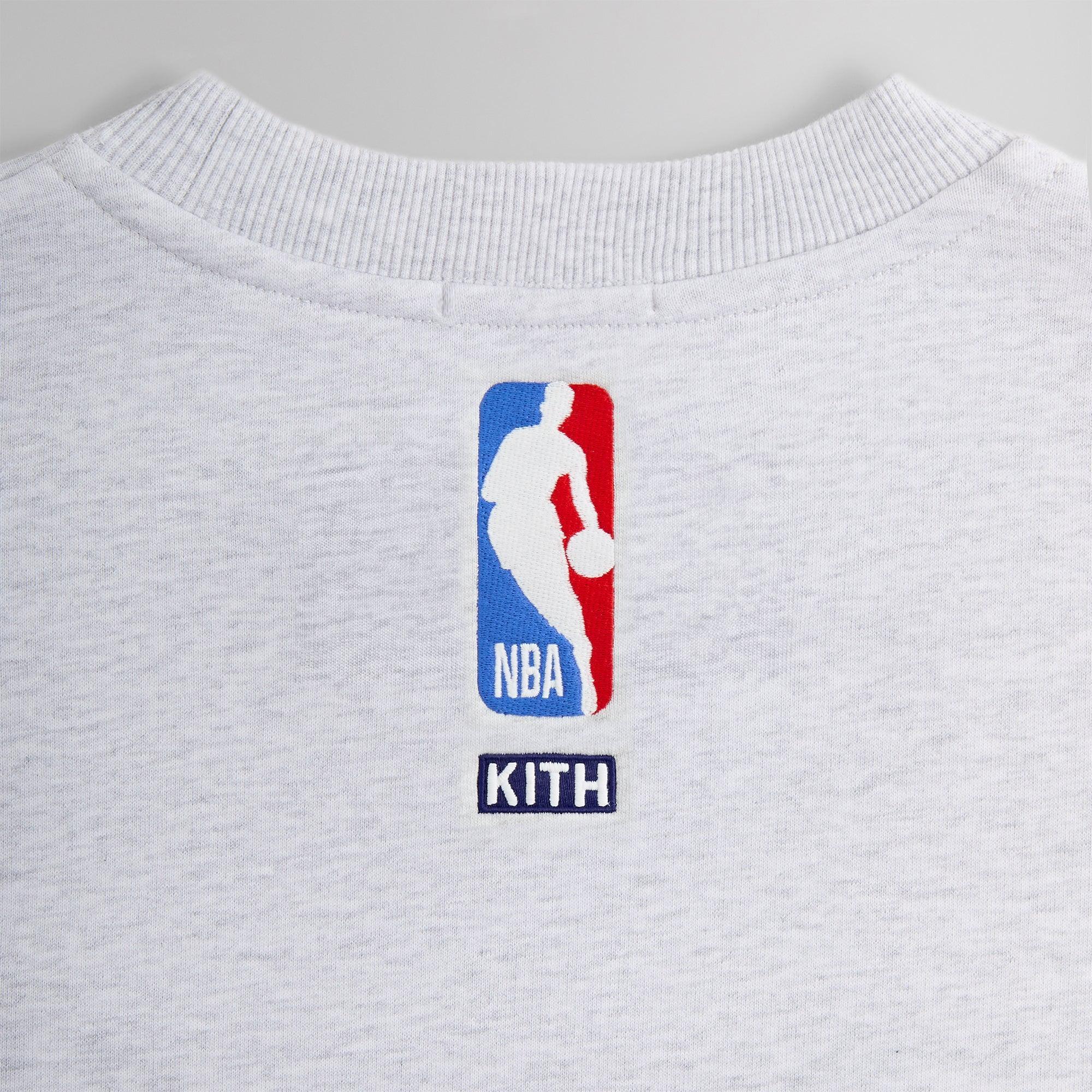 Kith for the New York Knicks Classic Vintage Nelson Crewneck - Light Heather Grey Male Product Image