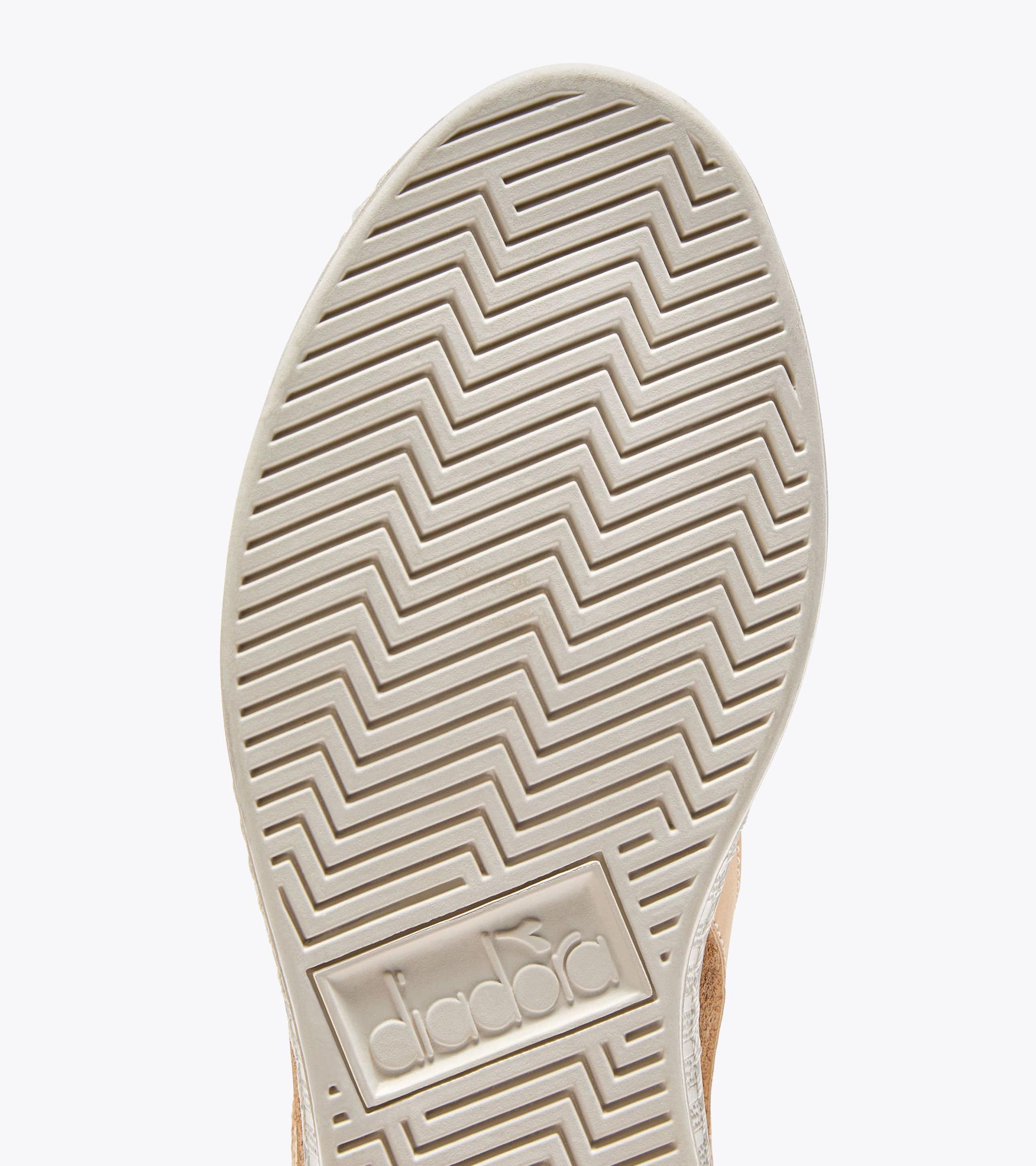 GAME LOW SUEDE WAXED Product Image