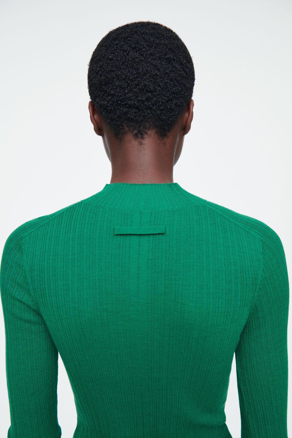 THE RIBBED MERINO WOOL TOP Product Image