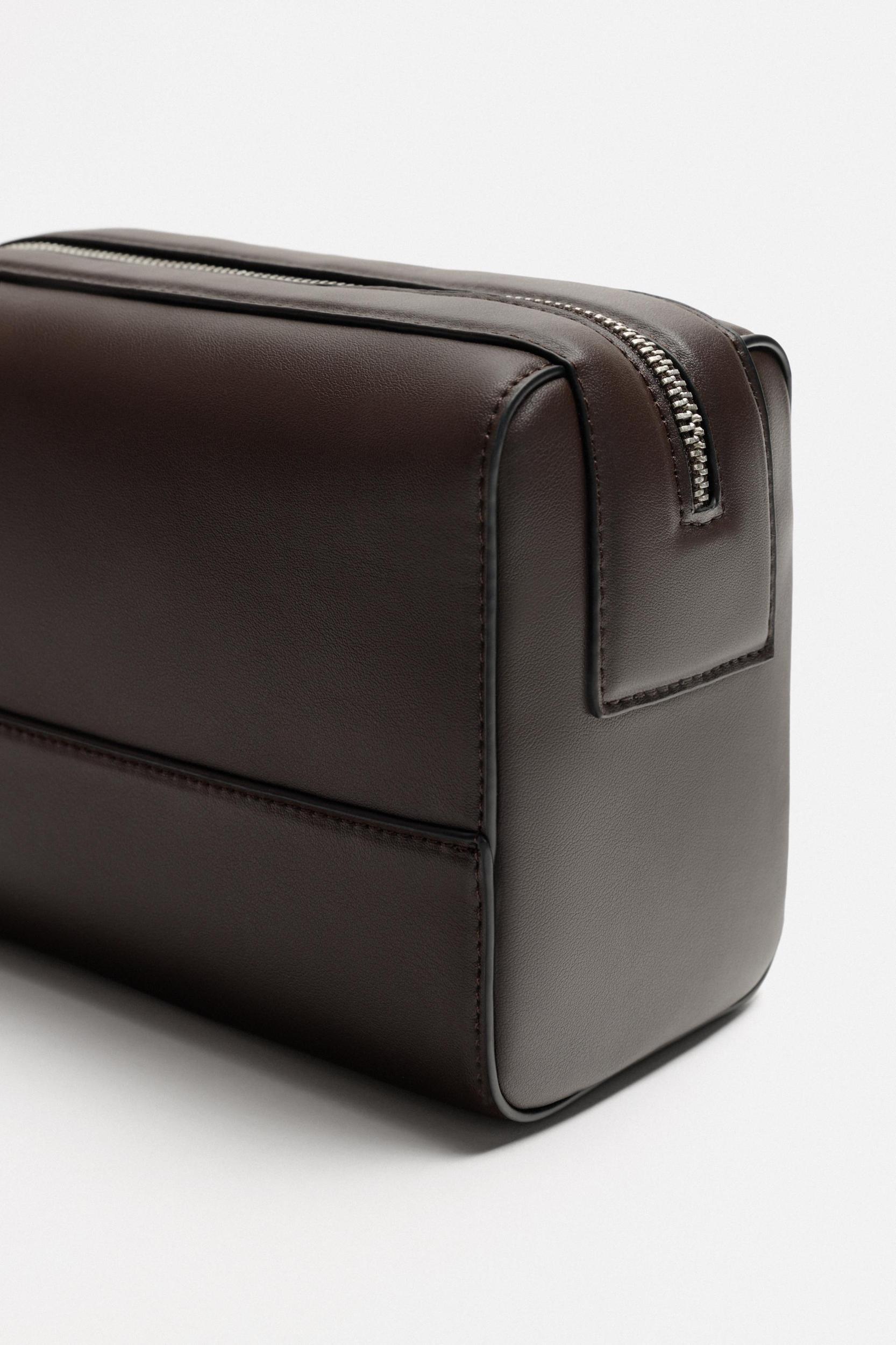 PLAIN TOILETRY BAG Product Image