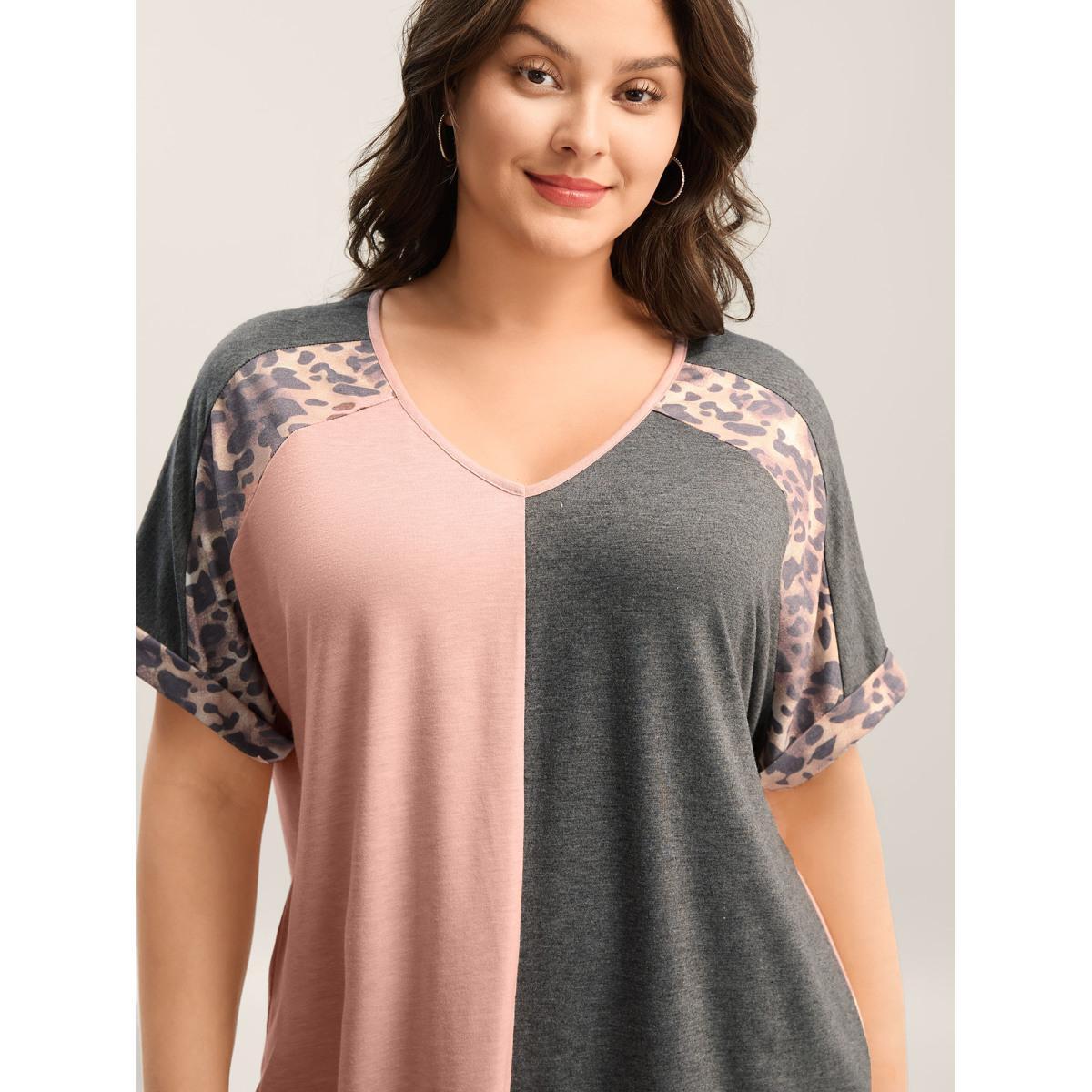 Plus Size Leopard Print Color Contrast T-Shirt Multicolor Women Contrast V-neck Everyday-Casual T-shirts BloomChic 26/4X Product Image