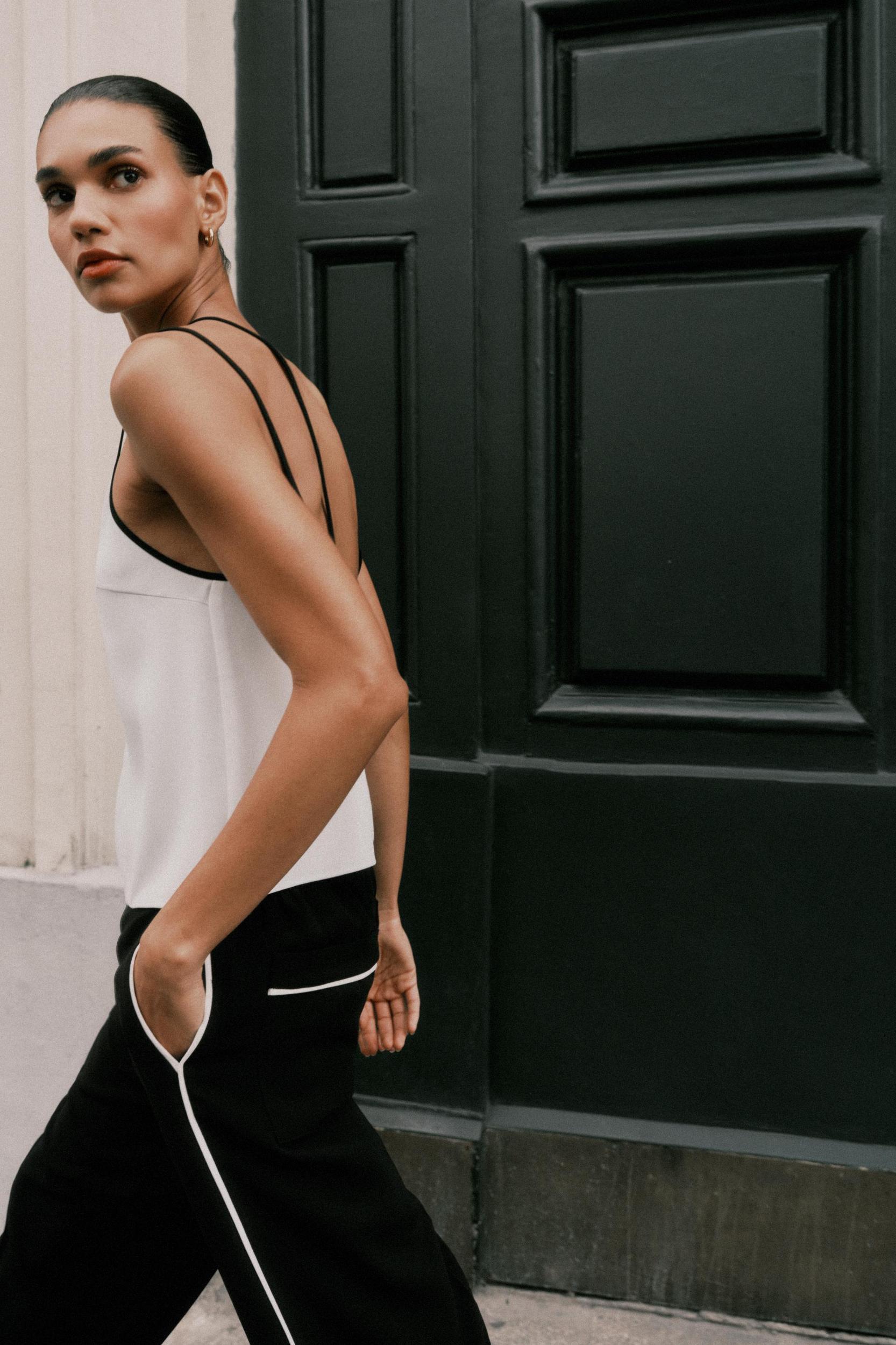 CONTRAST PIPED TRIM CAMISOLE Product Image