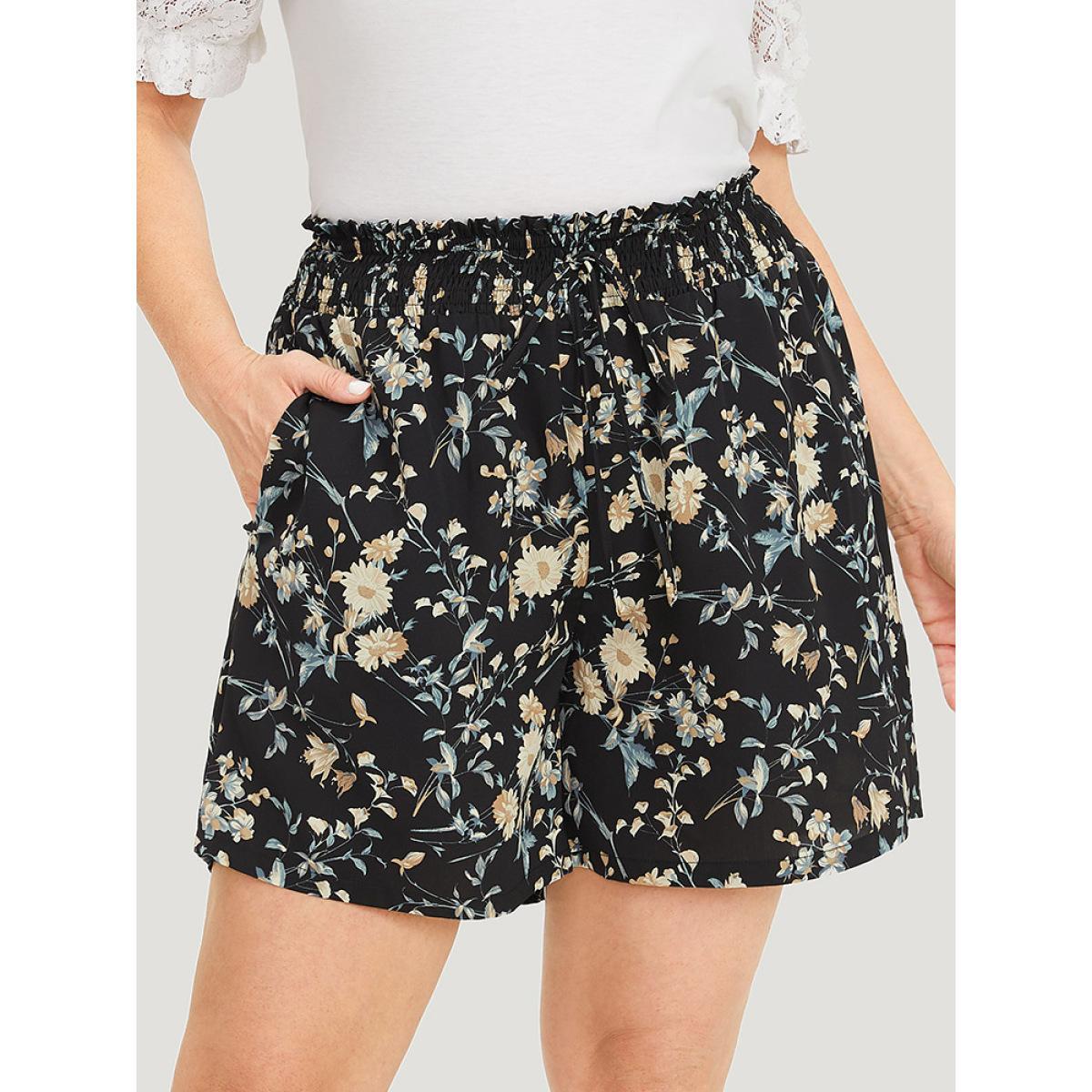 Plus Size Floral Knot Shirred Pocket Paperbag Waist Shorts Women BlackFlower Elegant Knotted Dailywear Shorts BloomChic 18-20/2X Product Image