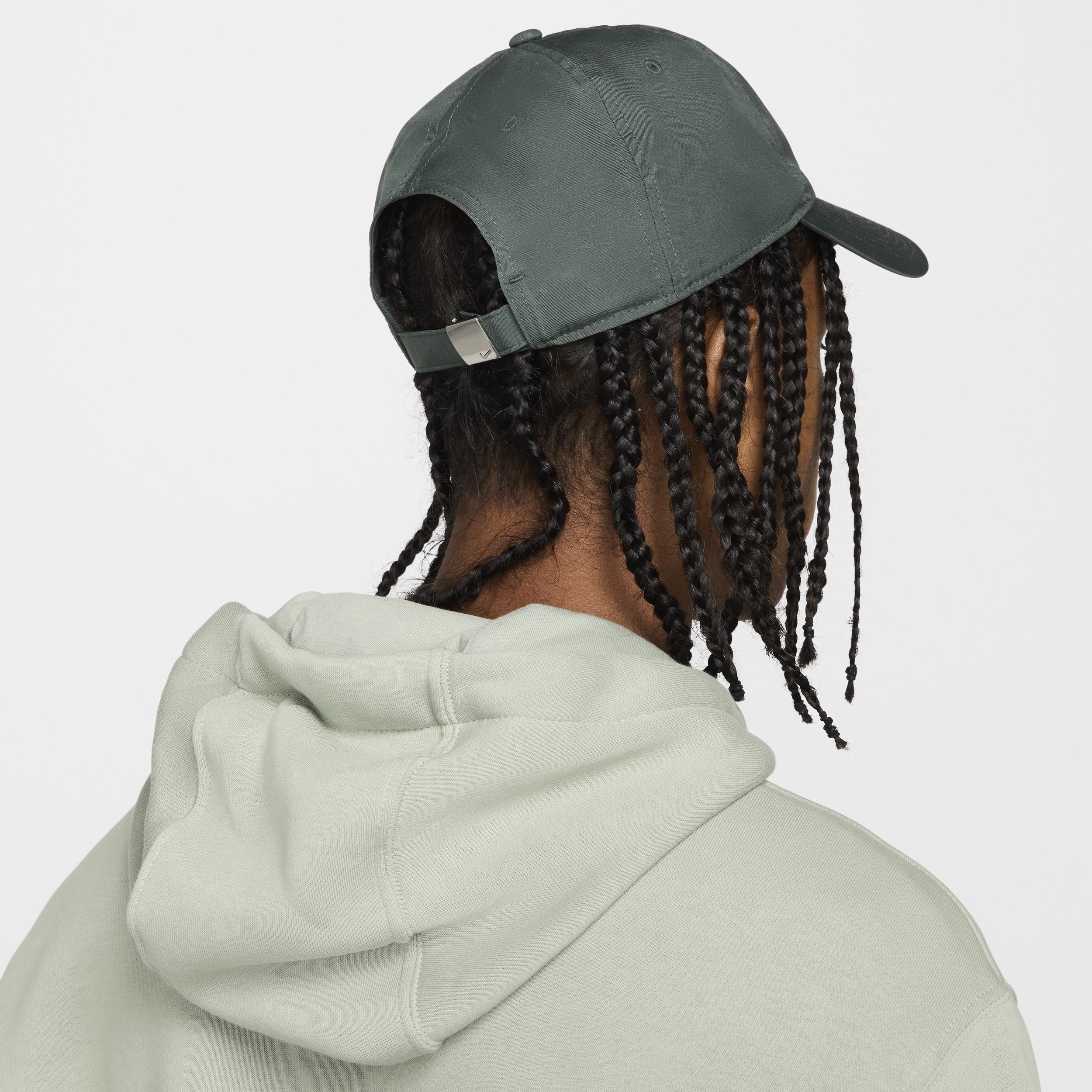Nike Dri-FIT Club Unstructured Metal Swoosh Cap Product Image