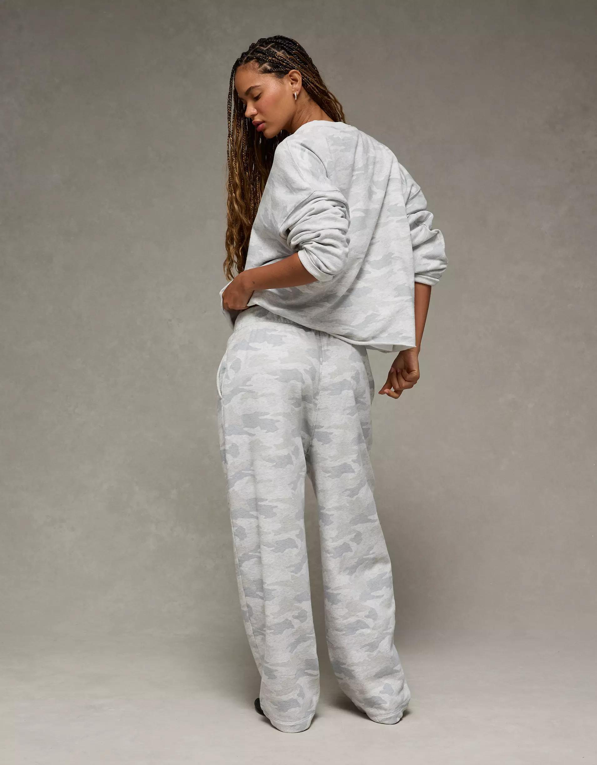 AE Everyday Luxe Barrel Sweatpant Product Image