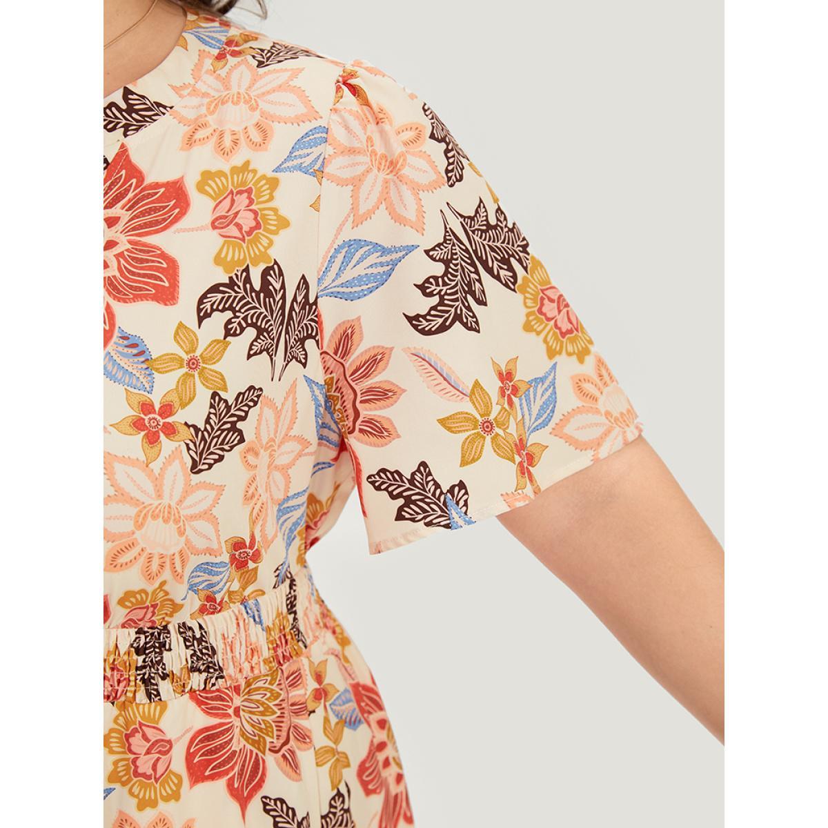 Plus Size Floral Print Shirred Pocket Notched Ruffled Hem Dress MistyRose Women Vacation Printed Notched collar Short sleeve Curvy Midi Dress BloomChic 26/4X Product Image