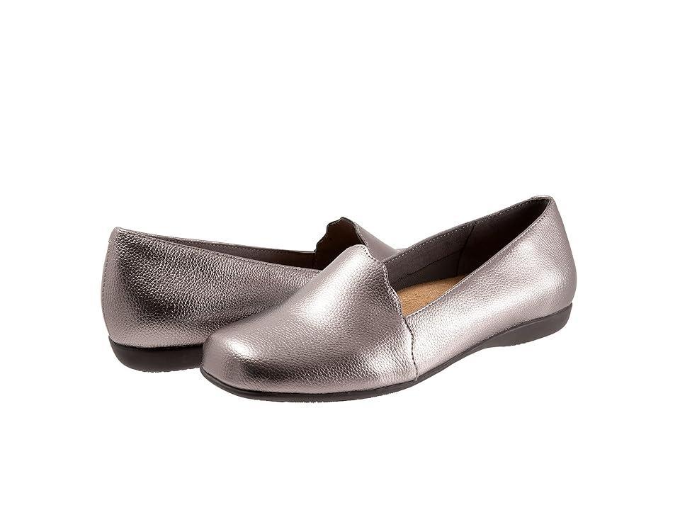 Trotters Sage Patent Scalloped Detail Slip Product Image