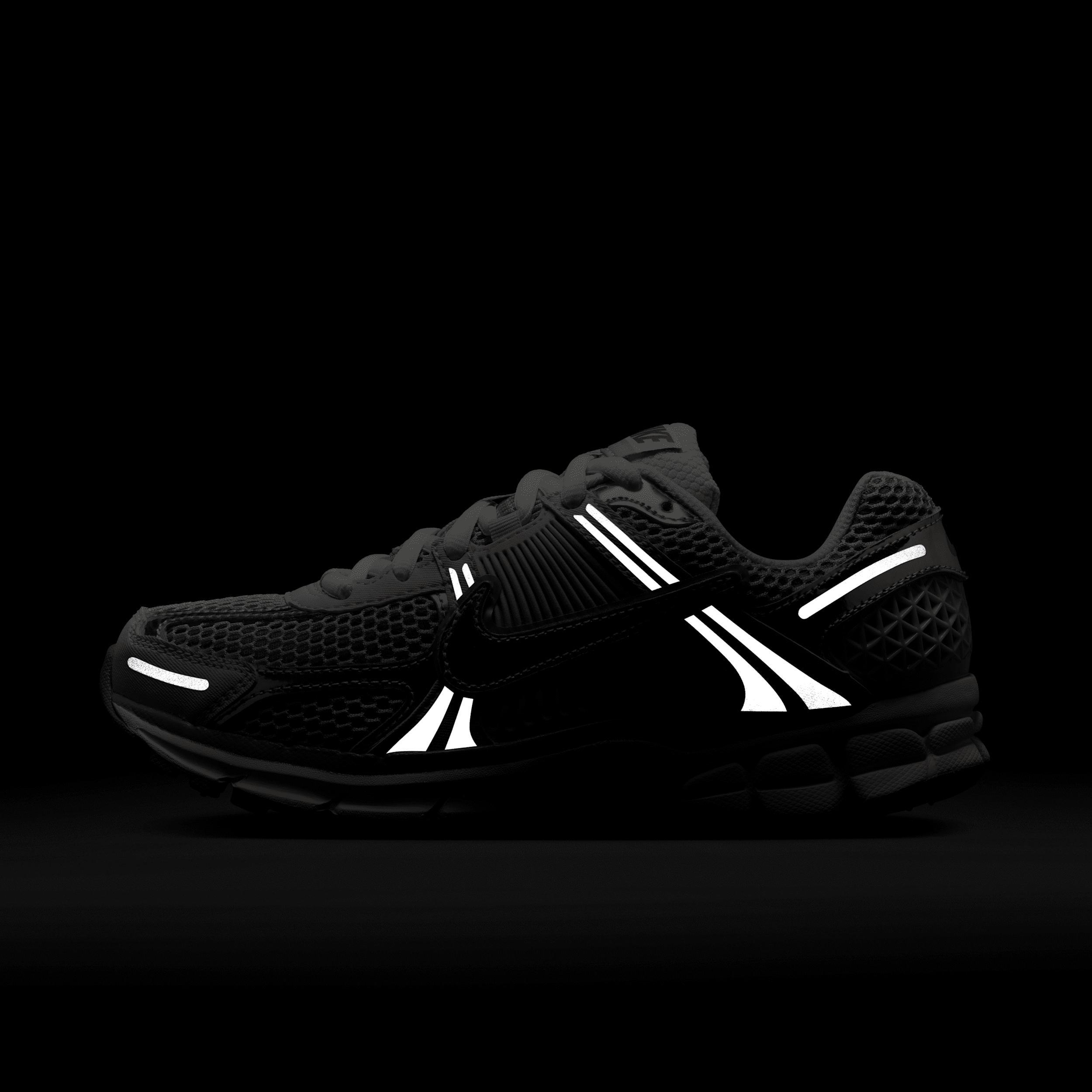 Nike Women's Zoom Vomero 5 Shoes Product Image