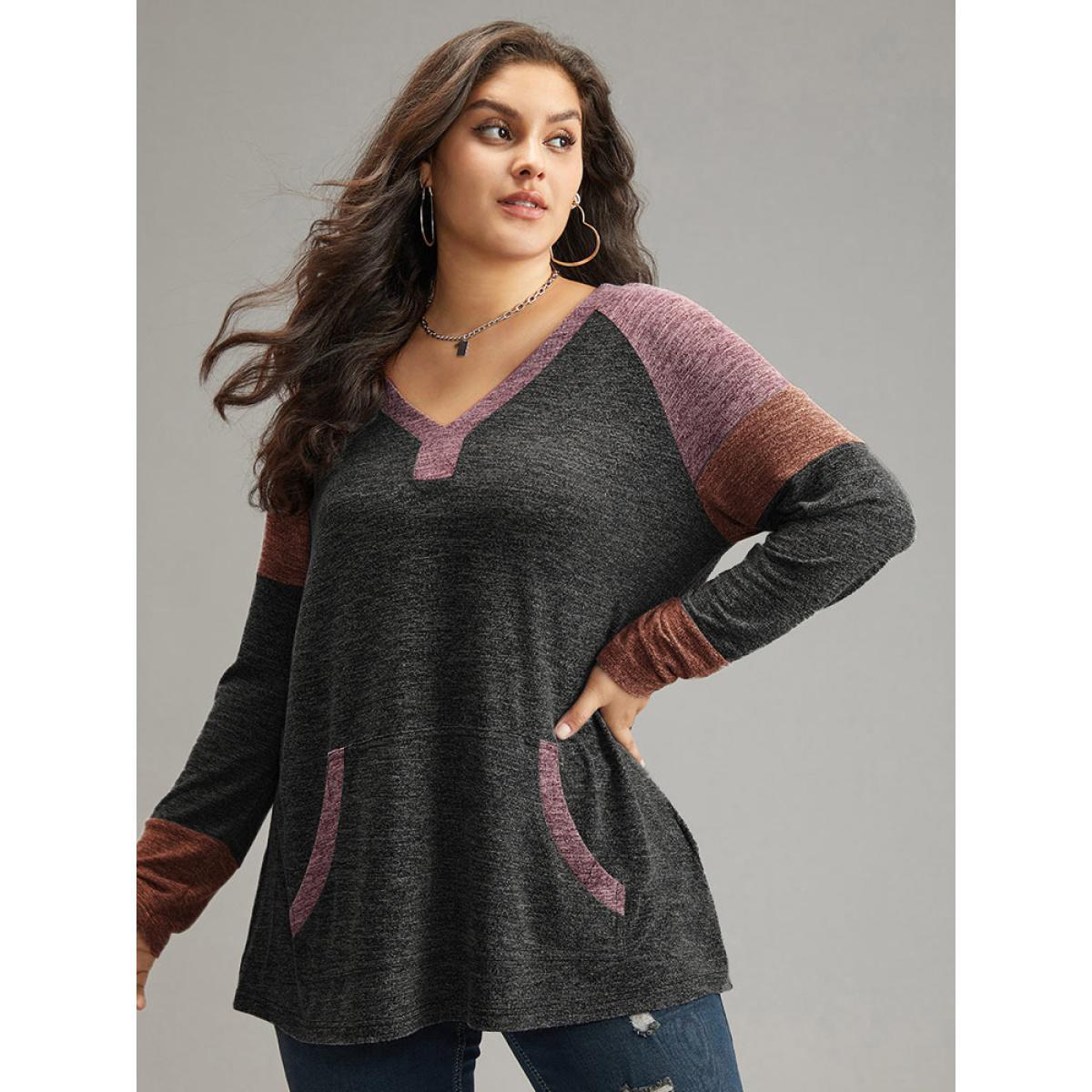 Plus Size Contrast Pocket Raglan Sleeve T-shirt DimGray Women Casual Contrast Plain V-neck Dailywear T-shirts BloomChic 18-20/2X Product Image